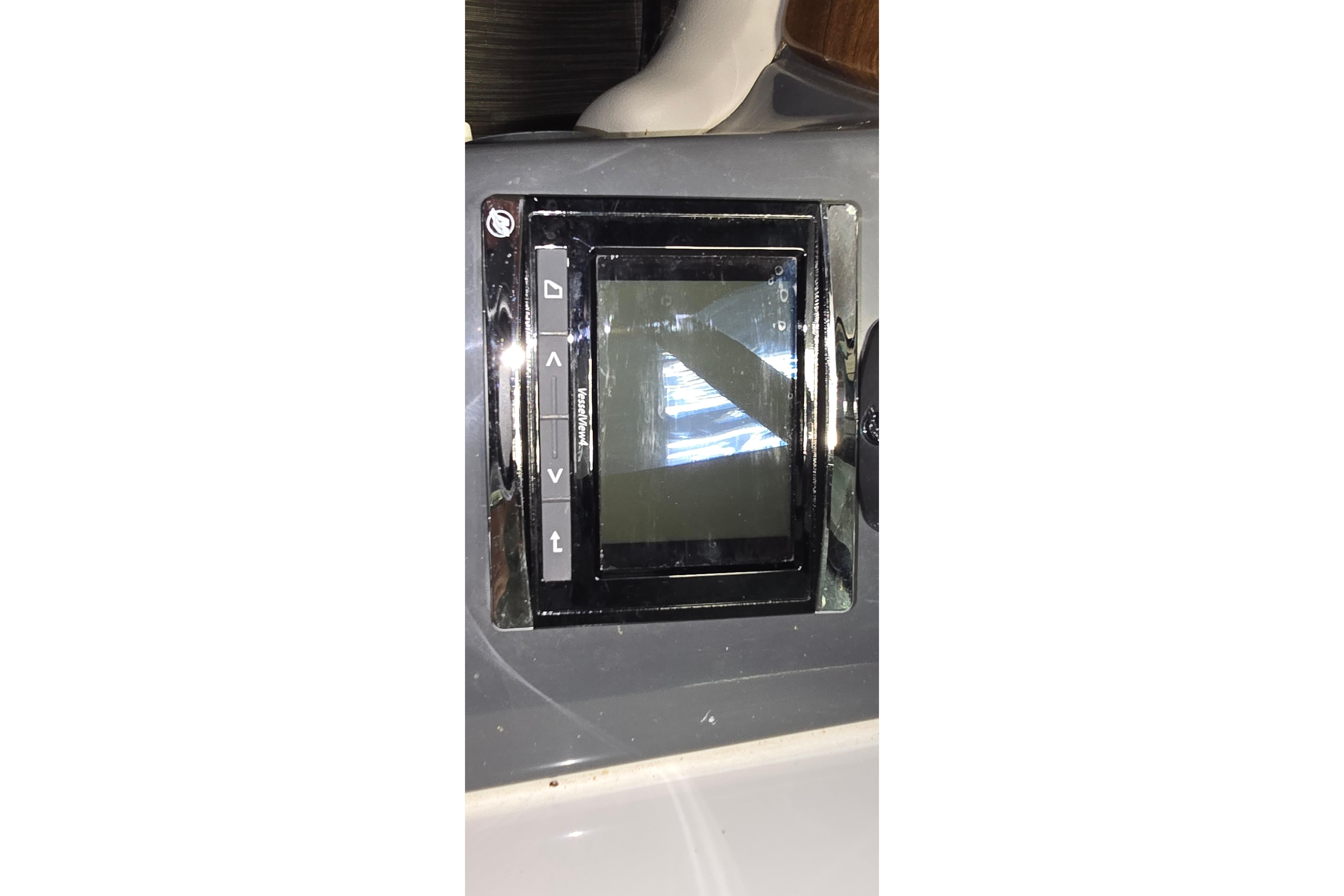 Control panel on 2018 Four Winns V355 boat dashboard.