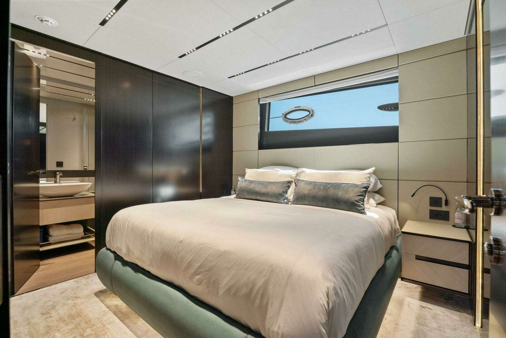 2023 Pershing GTX Motoryacht - Image 91