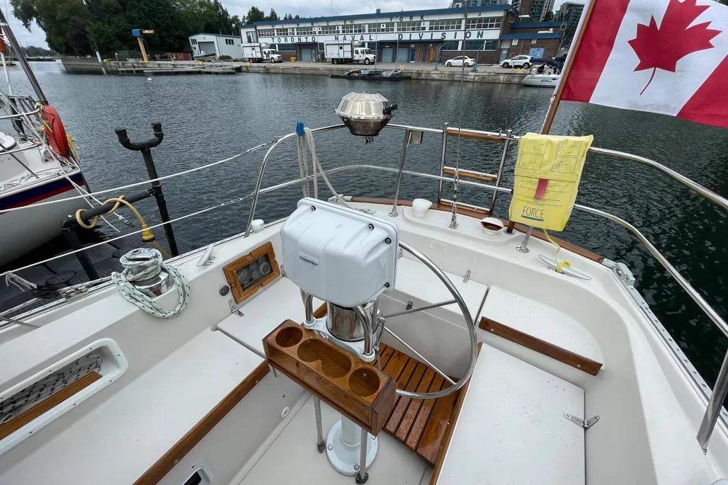 1988 Hinterholler NIAGARA 35 sailboat cockpit with Canadian flag, docked at Toronto harbor.