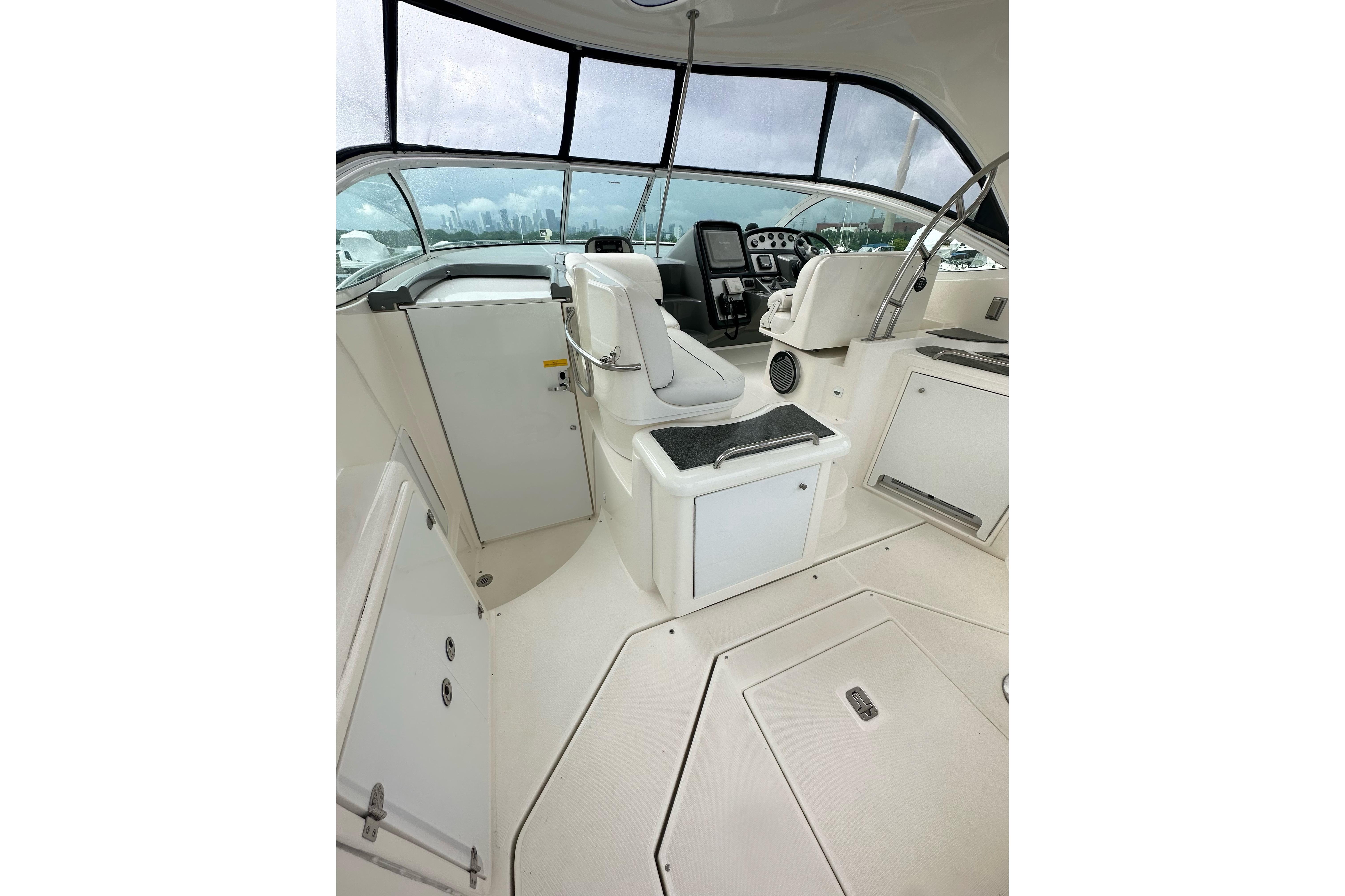 2006 Cruisers Yachts 420 Express cockpit with helm, seating, and navigation controls.