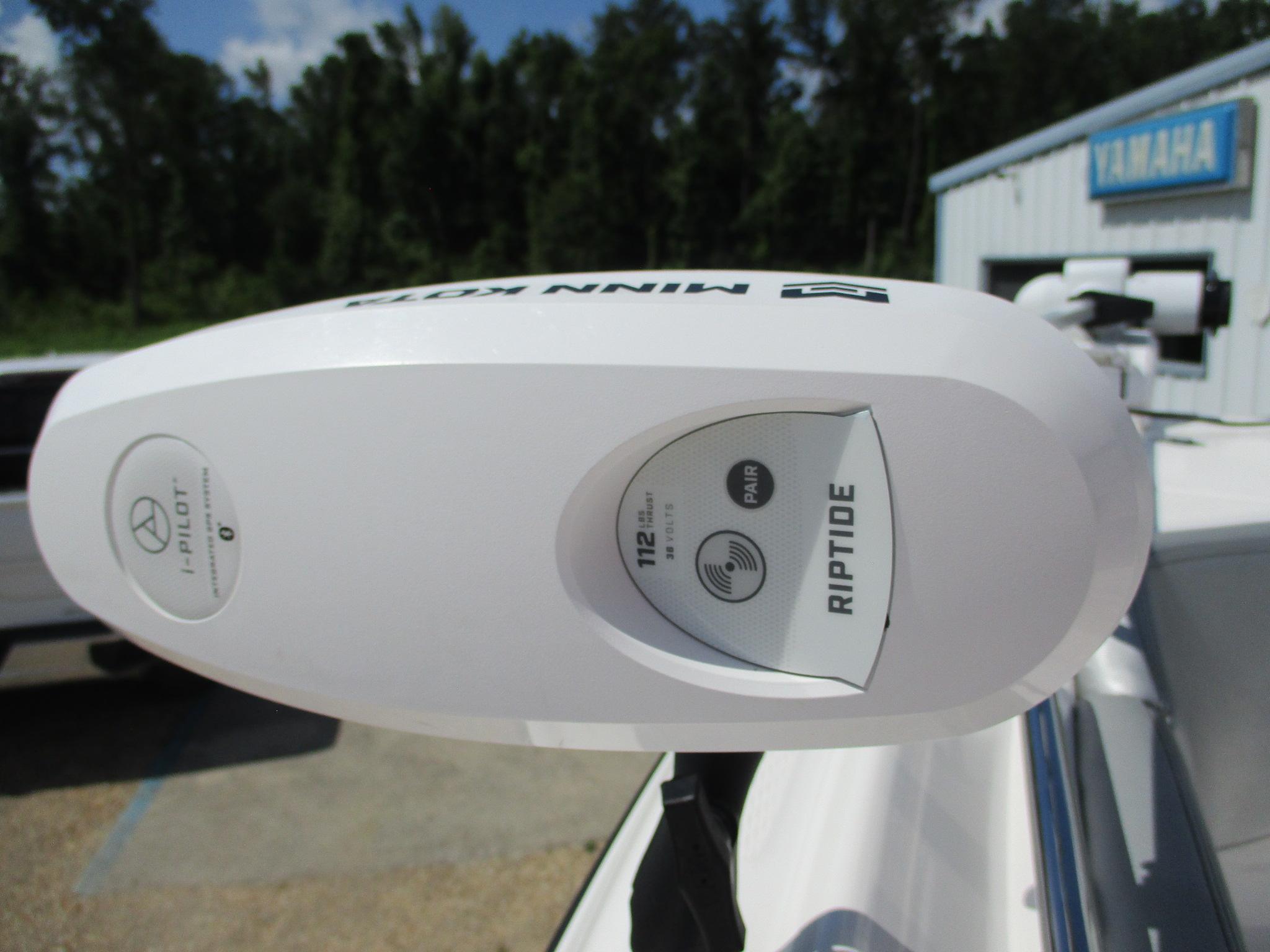Minn Kota Riptide motor on 2024 Blue Wave 2800 Makaira boat, outdoor setting.