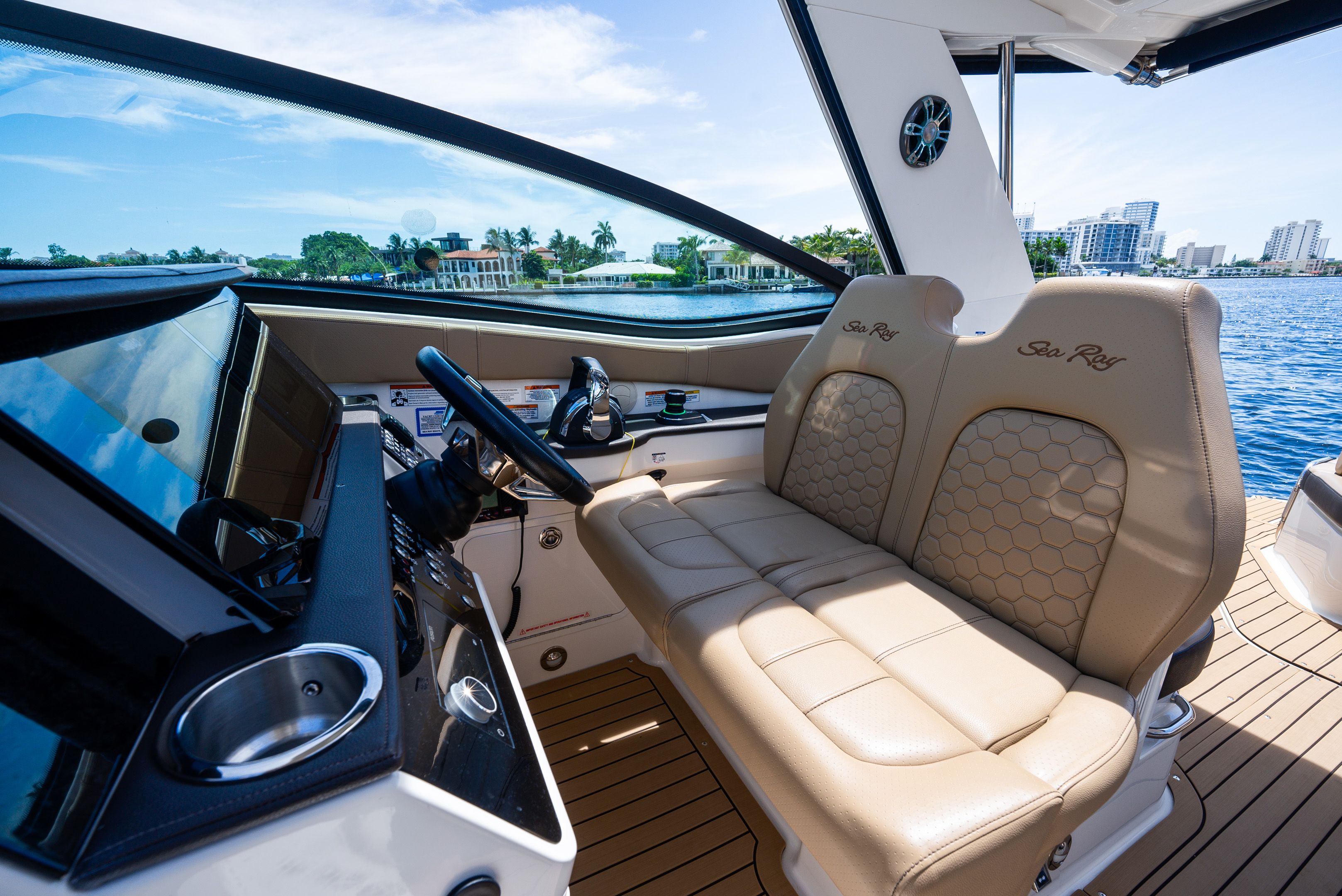 2020 Sea Ray Sundancer 320 - 26
