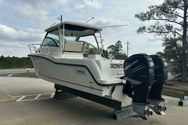 2016 Boston Whaler 315 Conquest