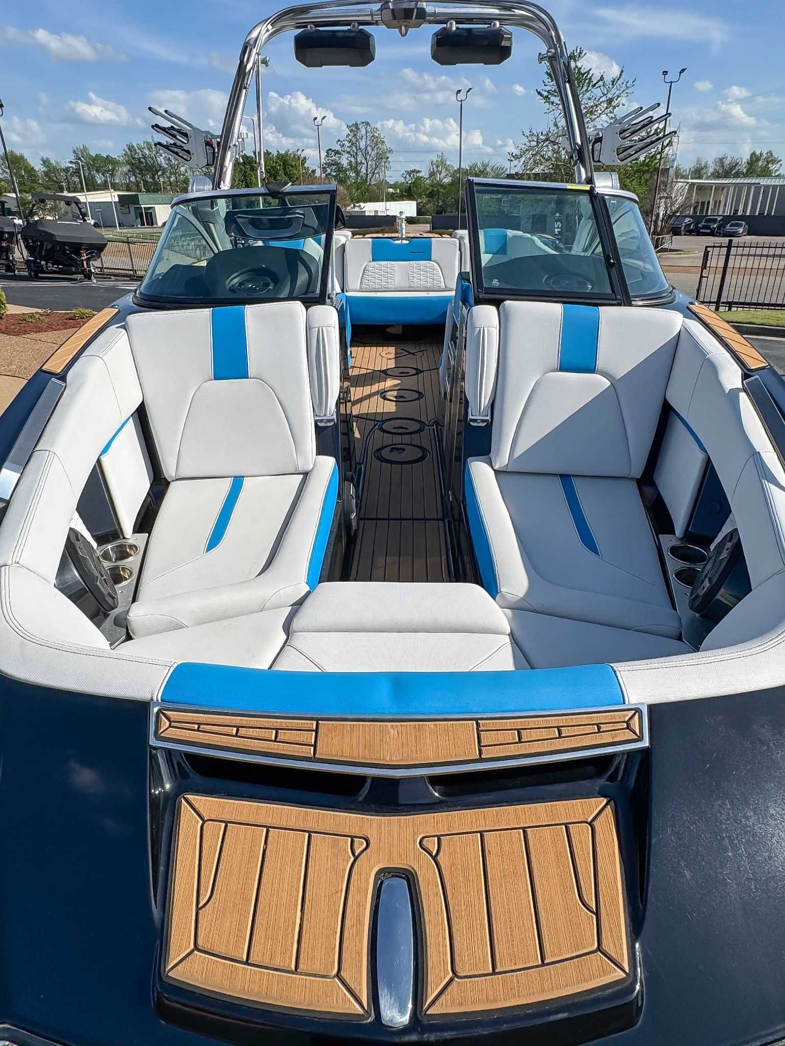 2019 MasterCraft X24 - 11