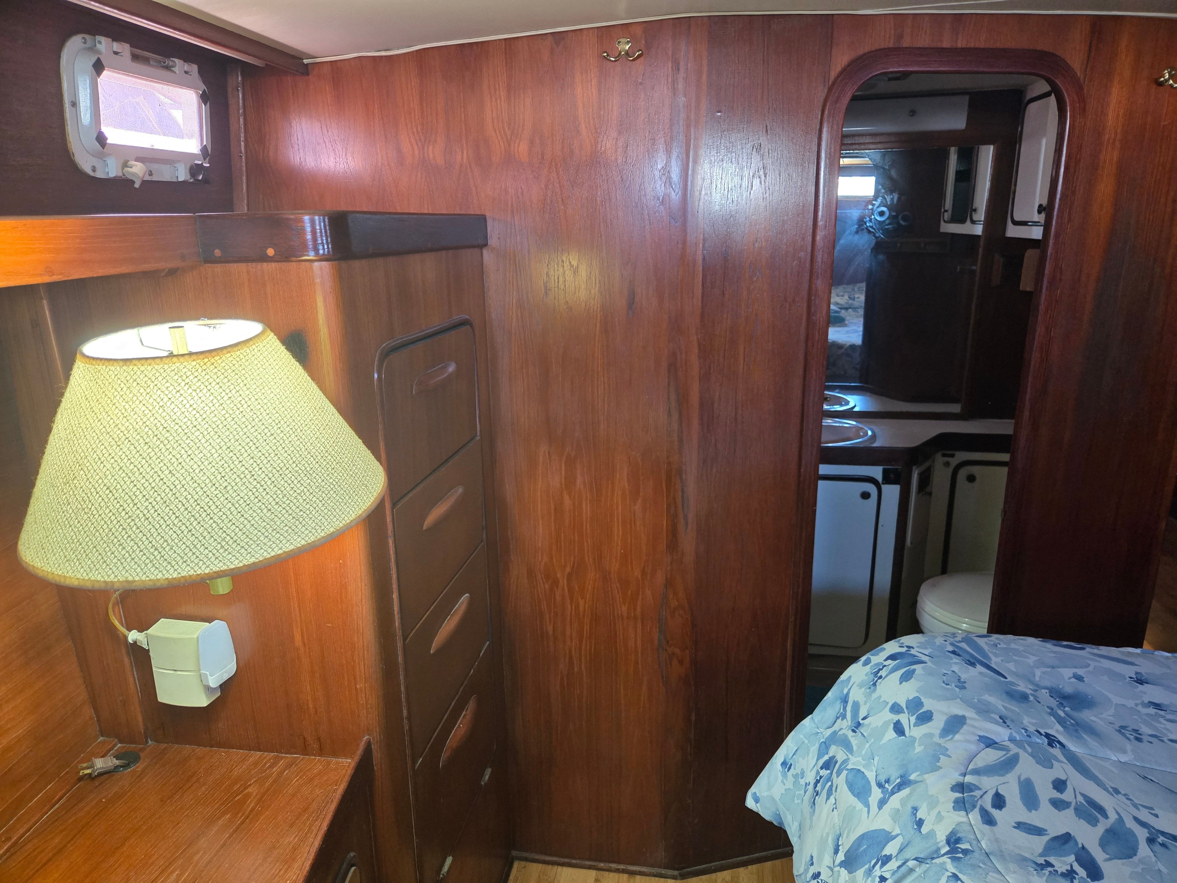 1979 Gulfstar Motor Cruiser - 32