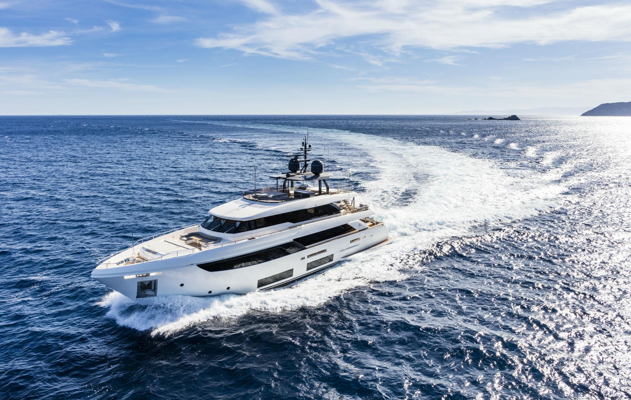 2022 Custom Line Navetta 33