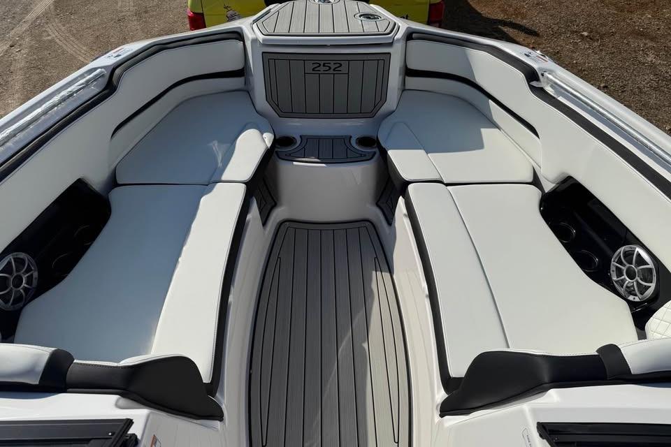 2026 Yamaha Boats 252S interior with white seating and modern design.