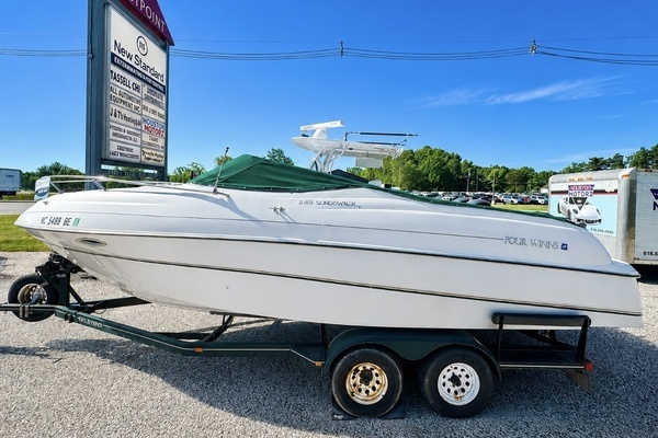 1996 Four Winns 245 SunDowner