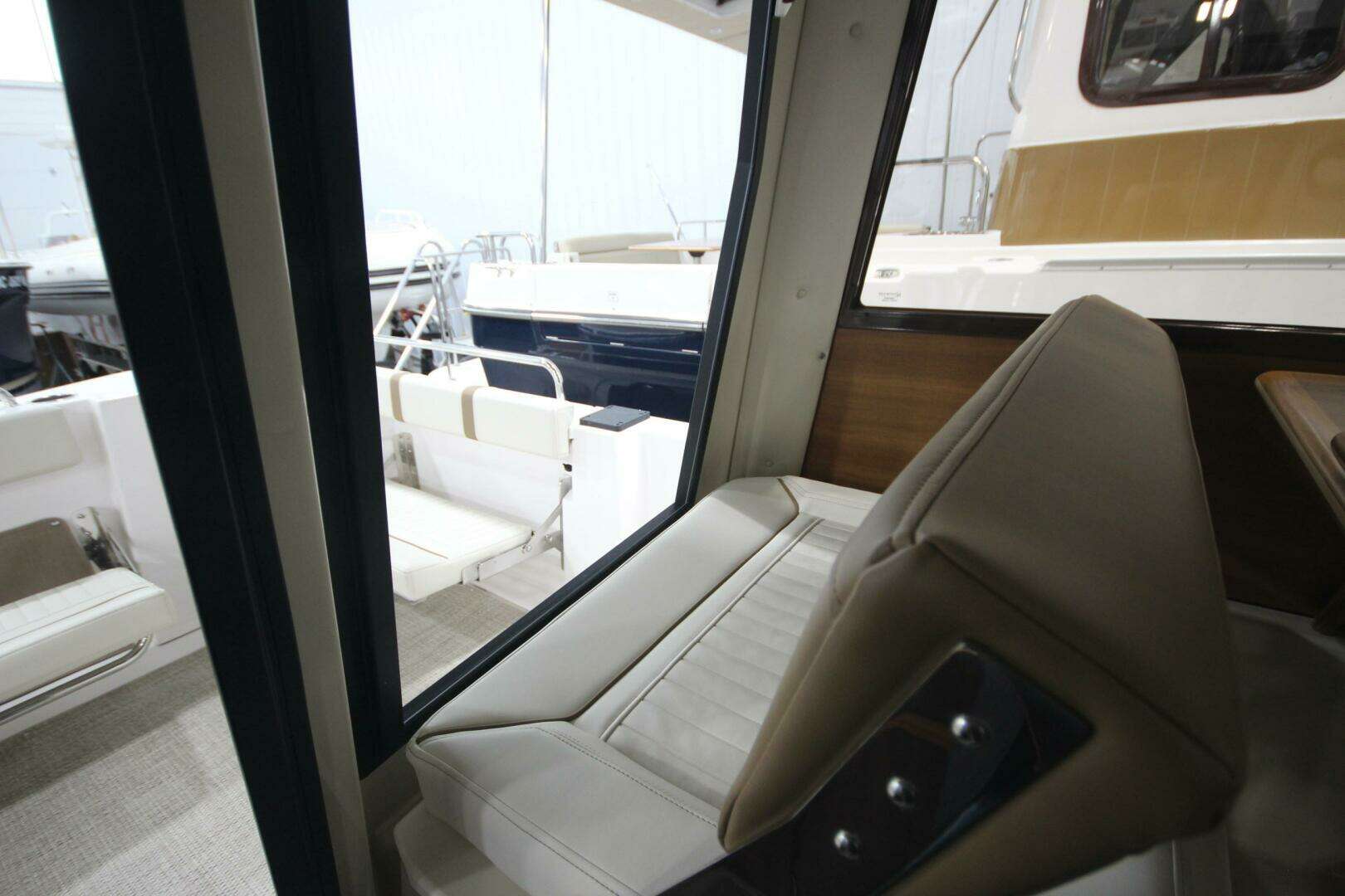 2026 Ranger Tugs R-25 Luxury Edition - Image 12