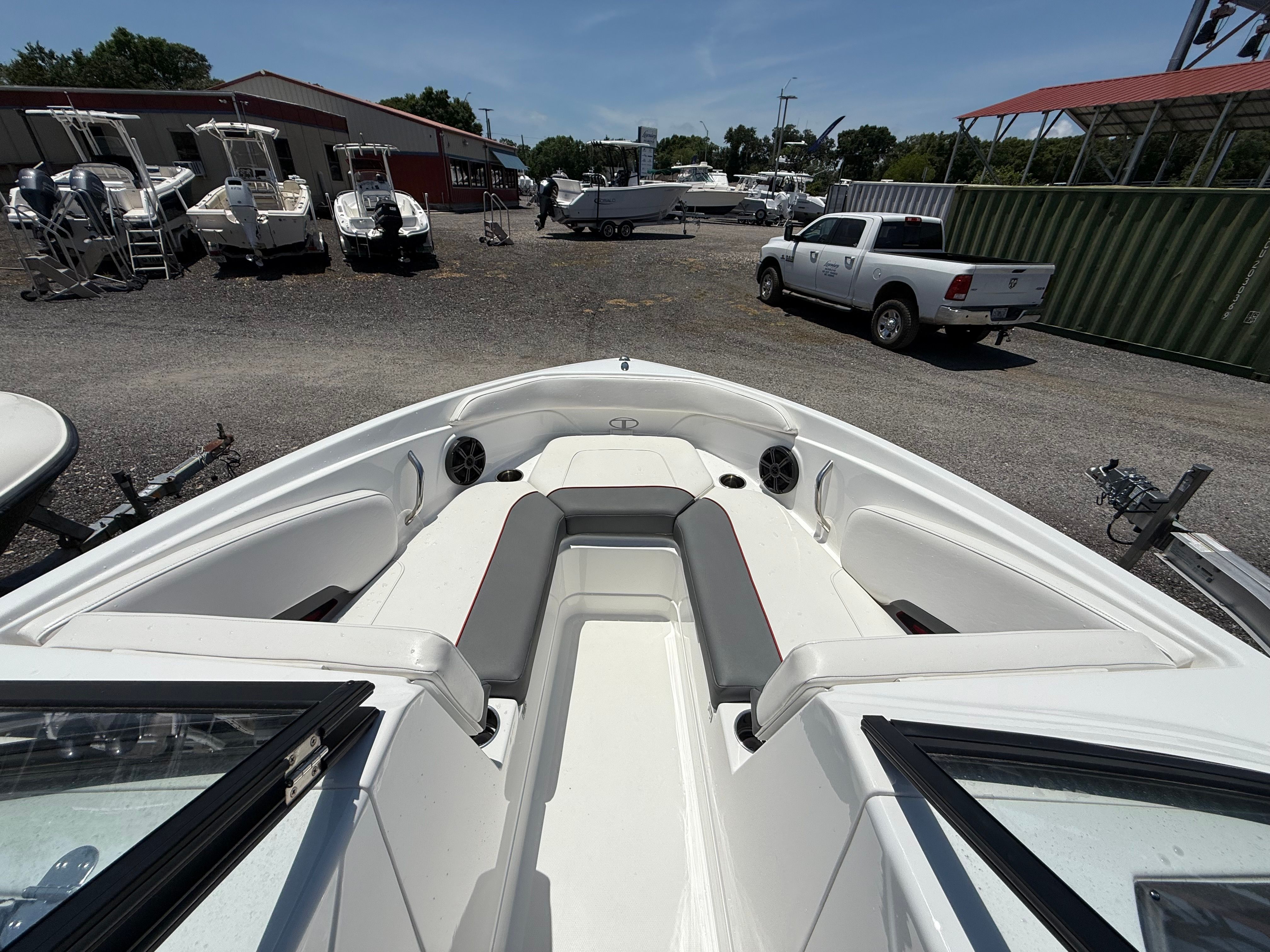 2023 TAHOE 210 S - Image 15