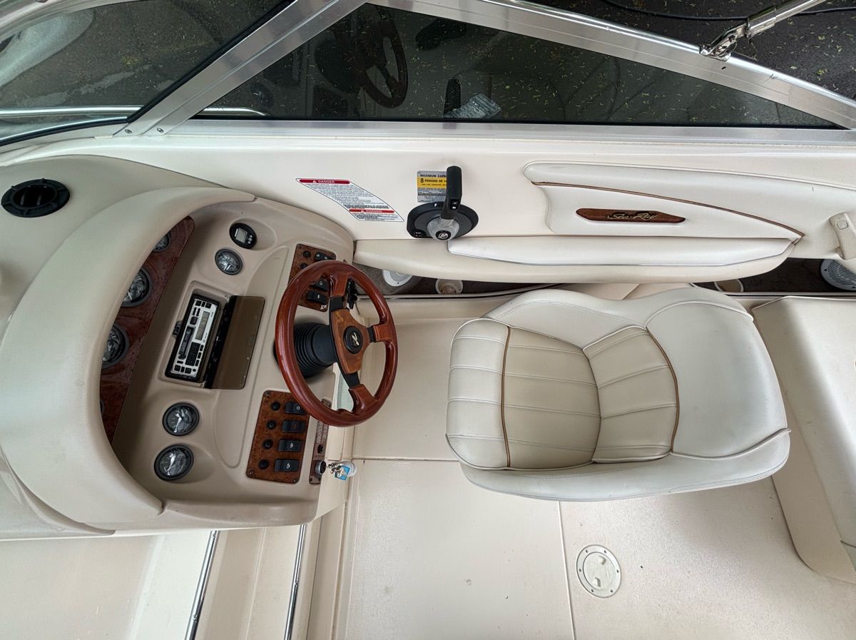 1995 Sea Ray 220 Signature Select - 7