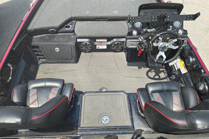 2022 Nitro Z21 XL Pro boat interior with dual seats and steering console.