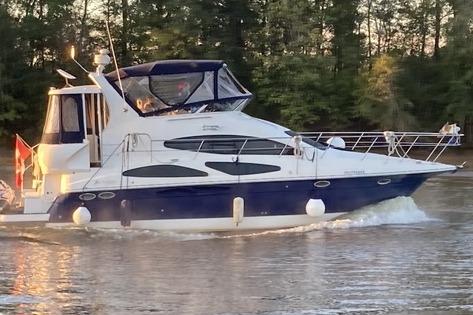 2006 Cruisers Yachts 385 Motoryacht