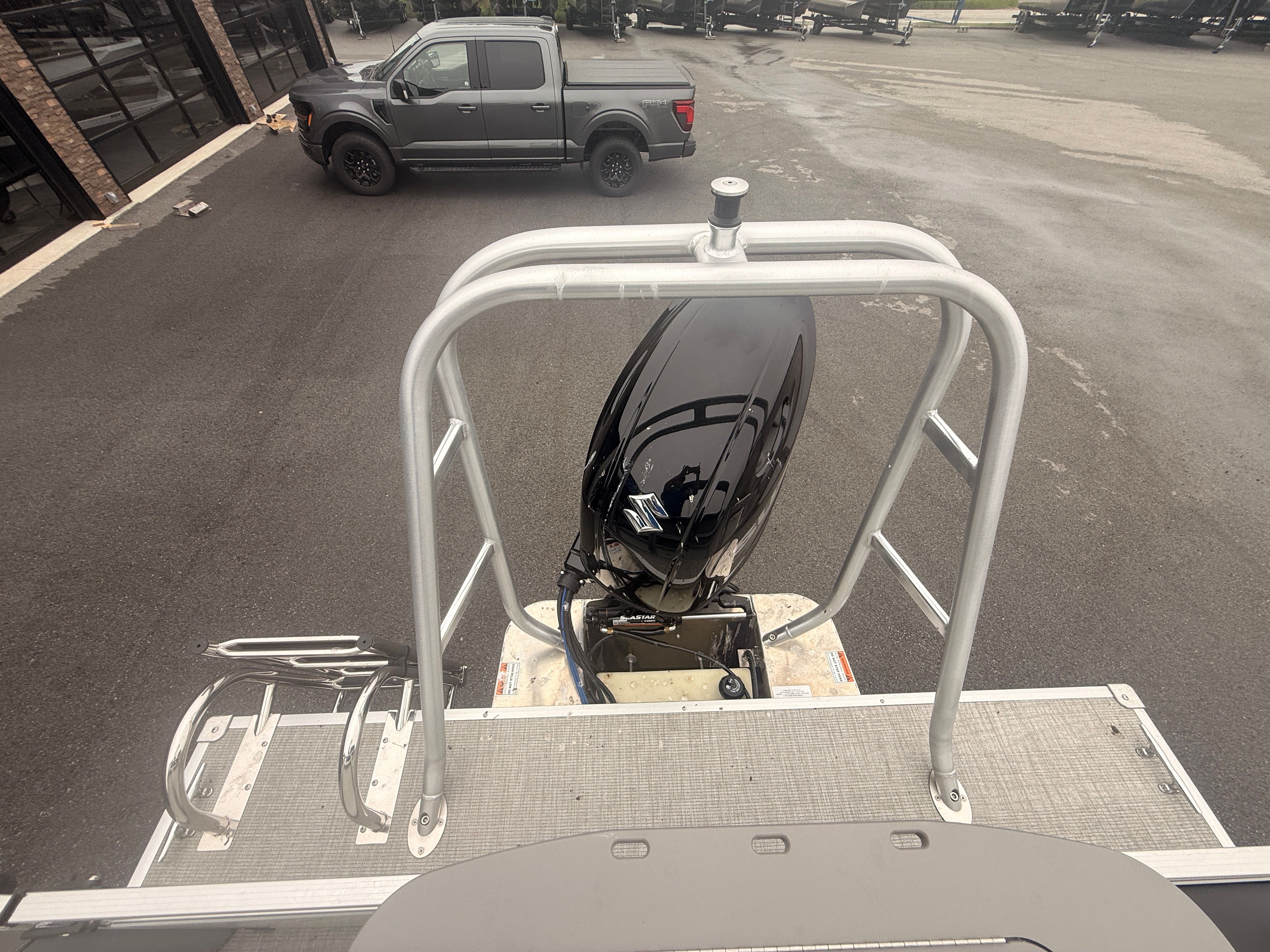 Landau Alure 23CC Fish 2026 with outboard motor, top view.