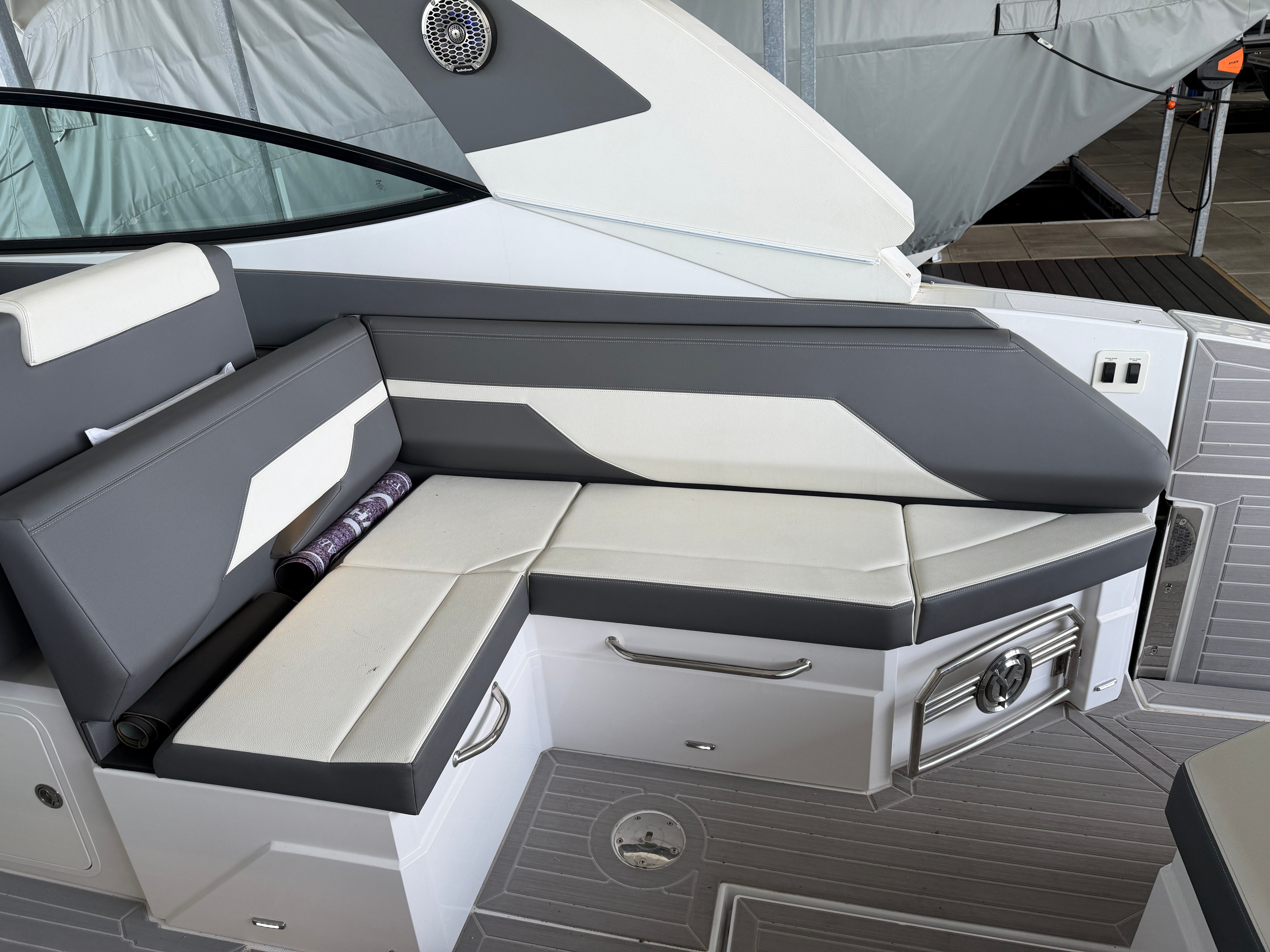 2023 Cruisers Yachts 38 GLS - 12