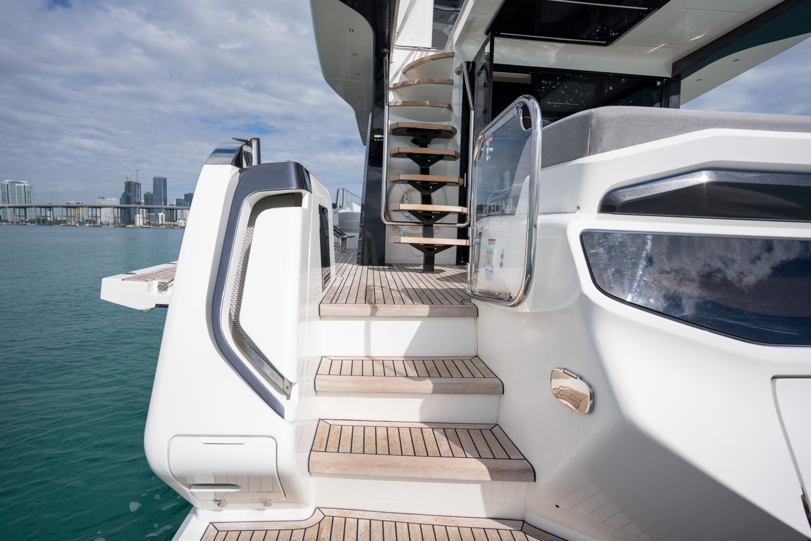 2025 Galeon 560 FLY - Image 23