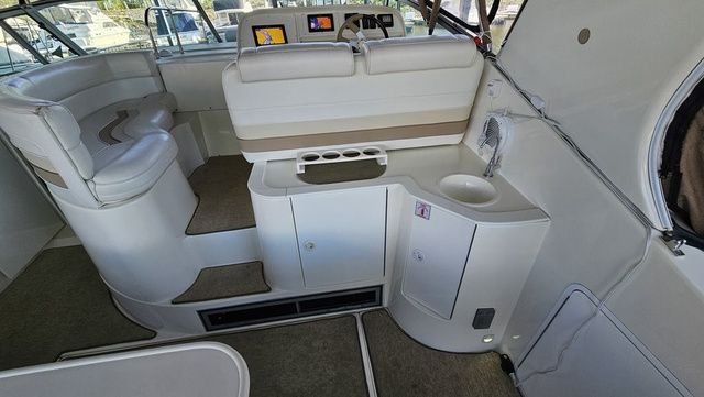 1996 Cruisers Yachts 3570 Esprit - 9