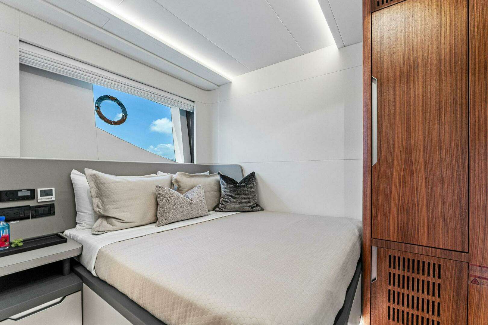 2024 Aquitalia Yachts Flybridge - Image 38