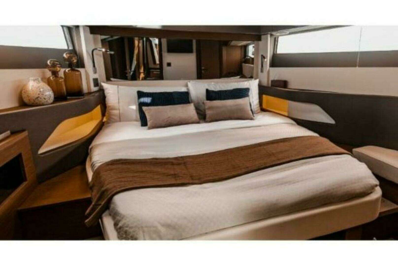 2025 Wellcraft 44 Explorer - Image 4