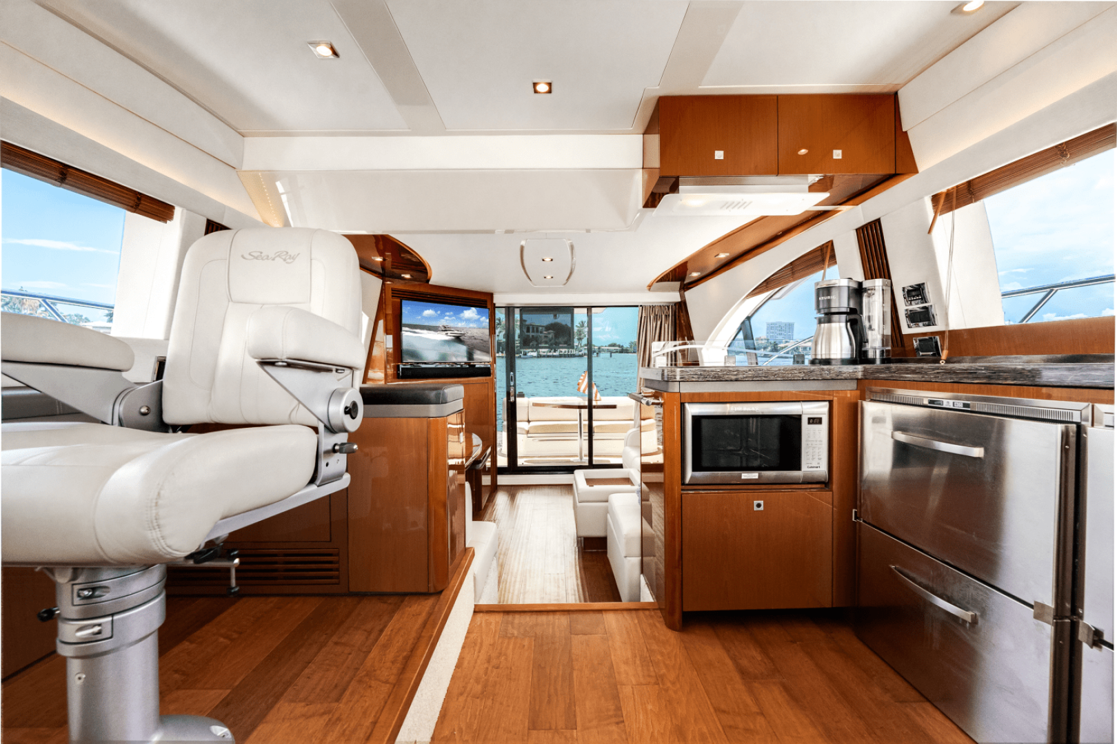2017 Sea Ray 510 FLYBRIDGE - Image 31