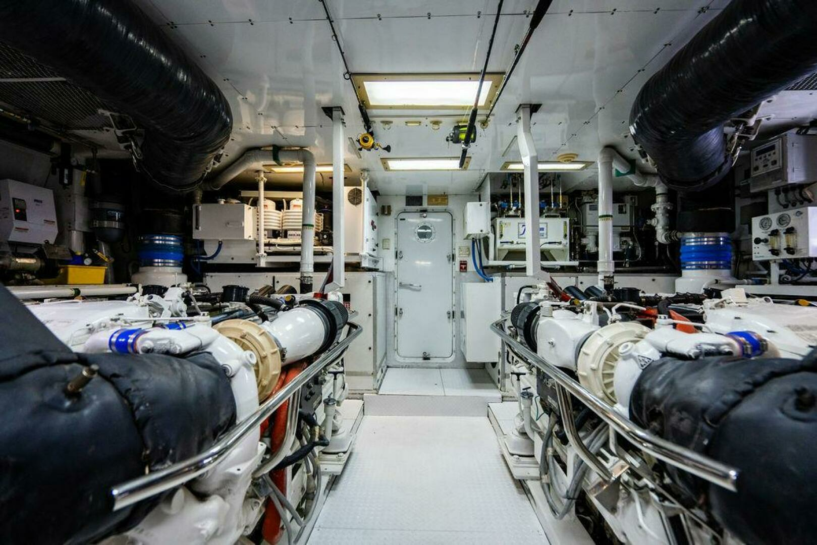 2001 Intermarine — - Image 30