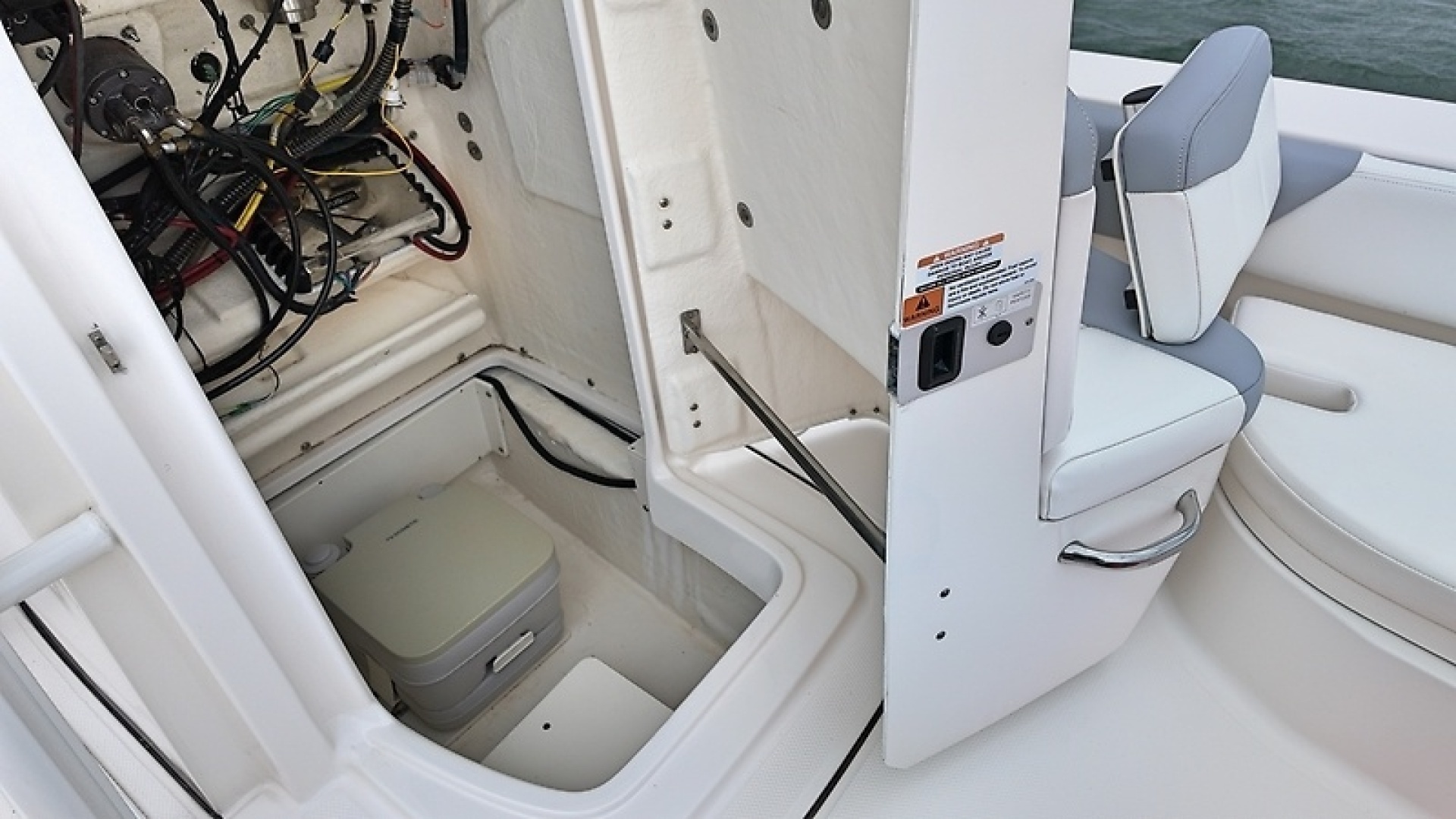 2021 Robalo 246 Cayman SD - Image 40