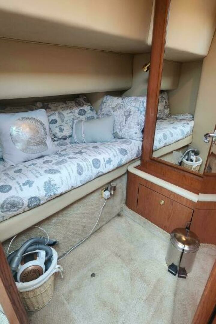 1999 Sea Ray 420 Aft Cabin - Image 12