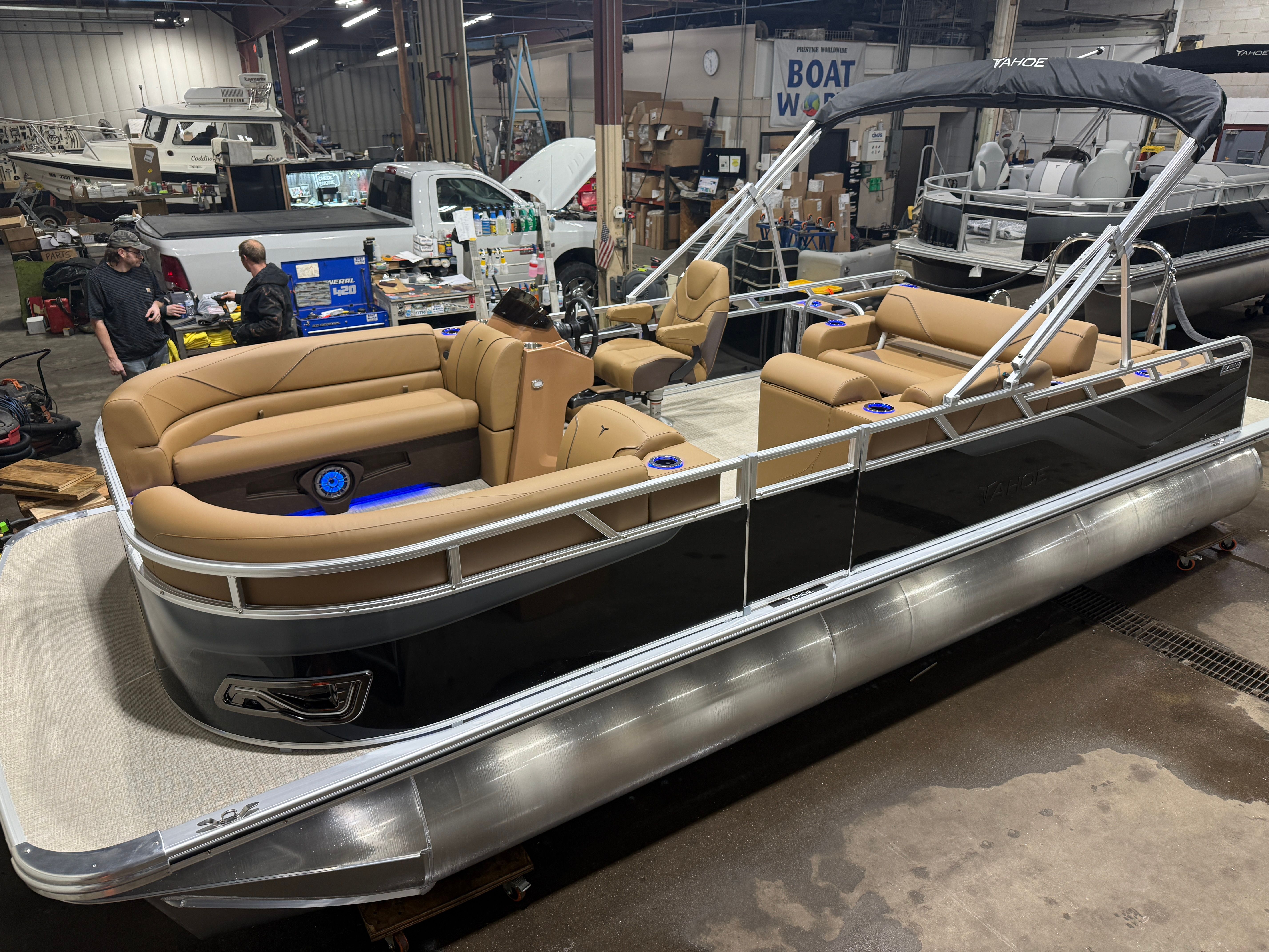 2026 Tahoe Sport 2385 Swingback (VRB) Tritoon & Honda 4-Stroke EFI