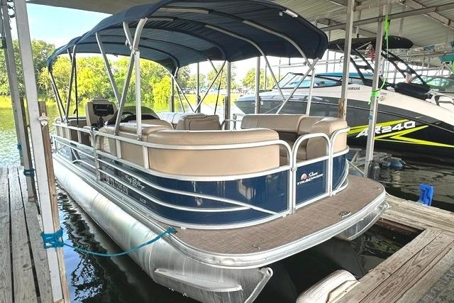 2019 Sun Tracker Party Barge 22 XP3