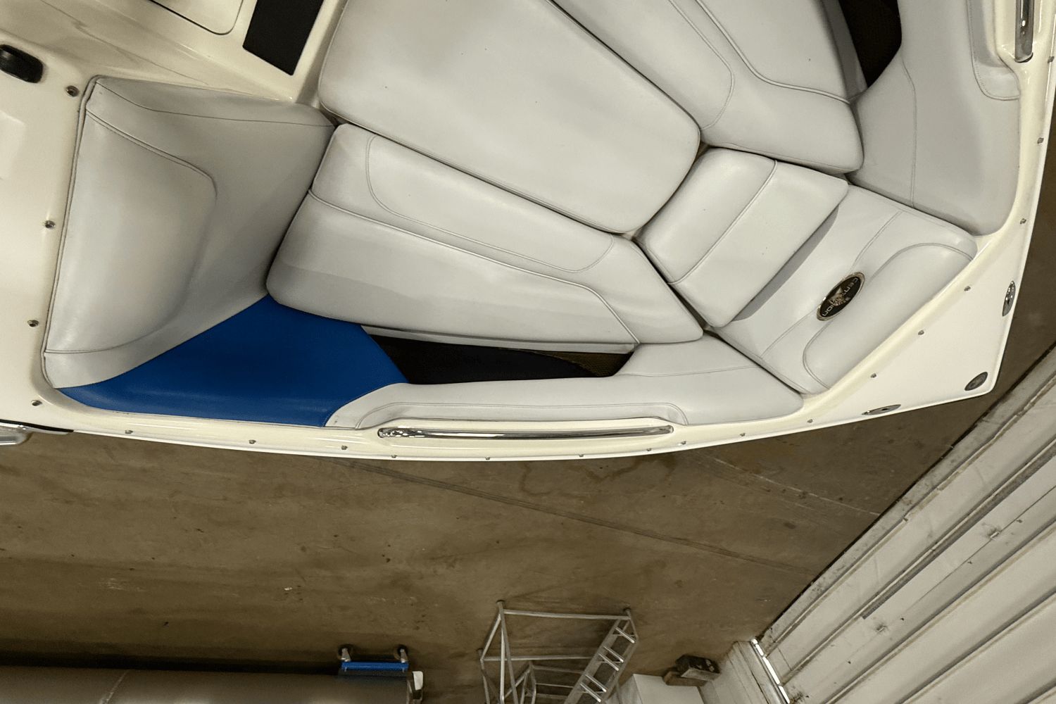 2004 Centurion Avalanche C4 boat interior with white and blue seating.
