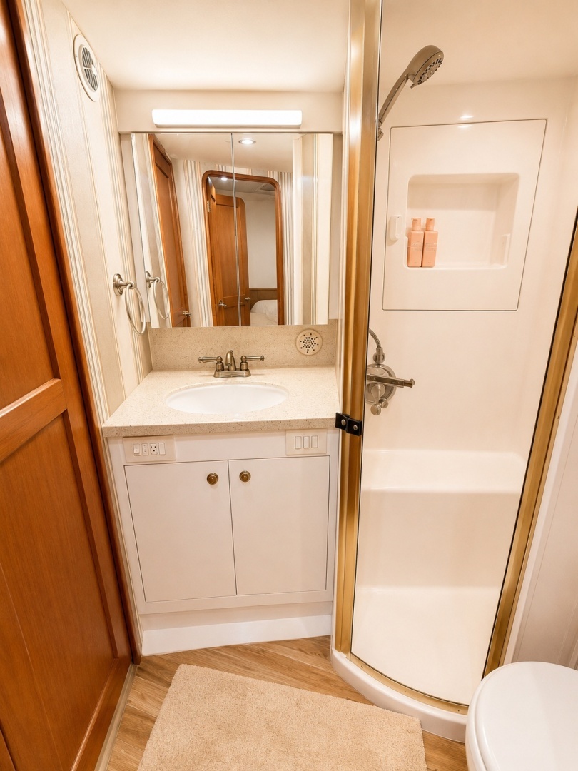2004 Ocean Yachts 50 Convertible - Image 22