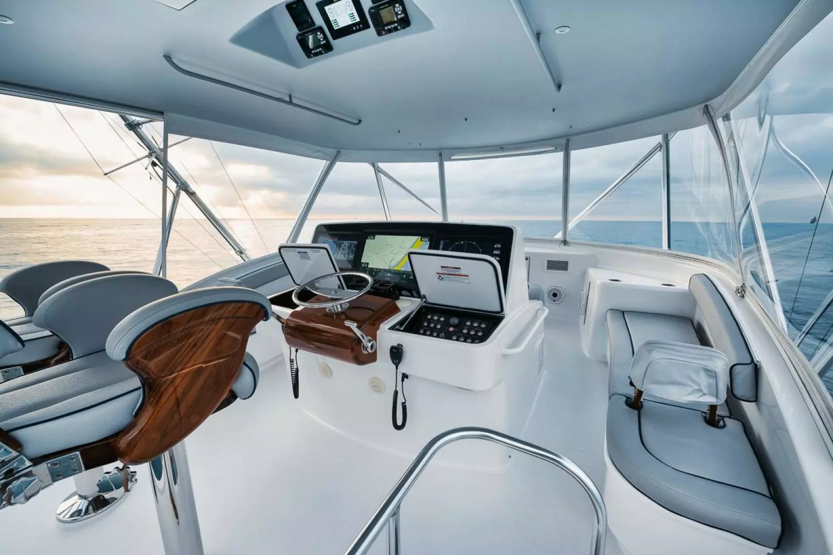 2020 Hatteras Convertible GT59 - Image 23