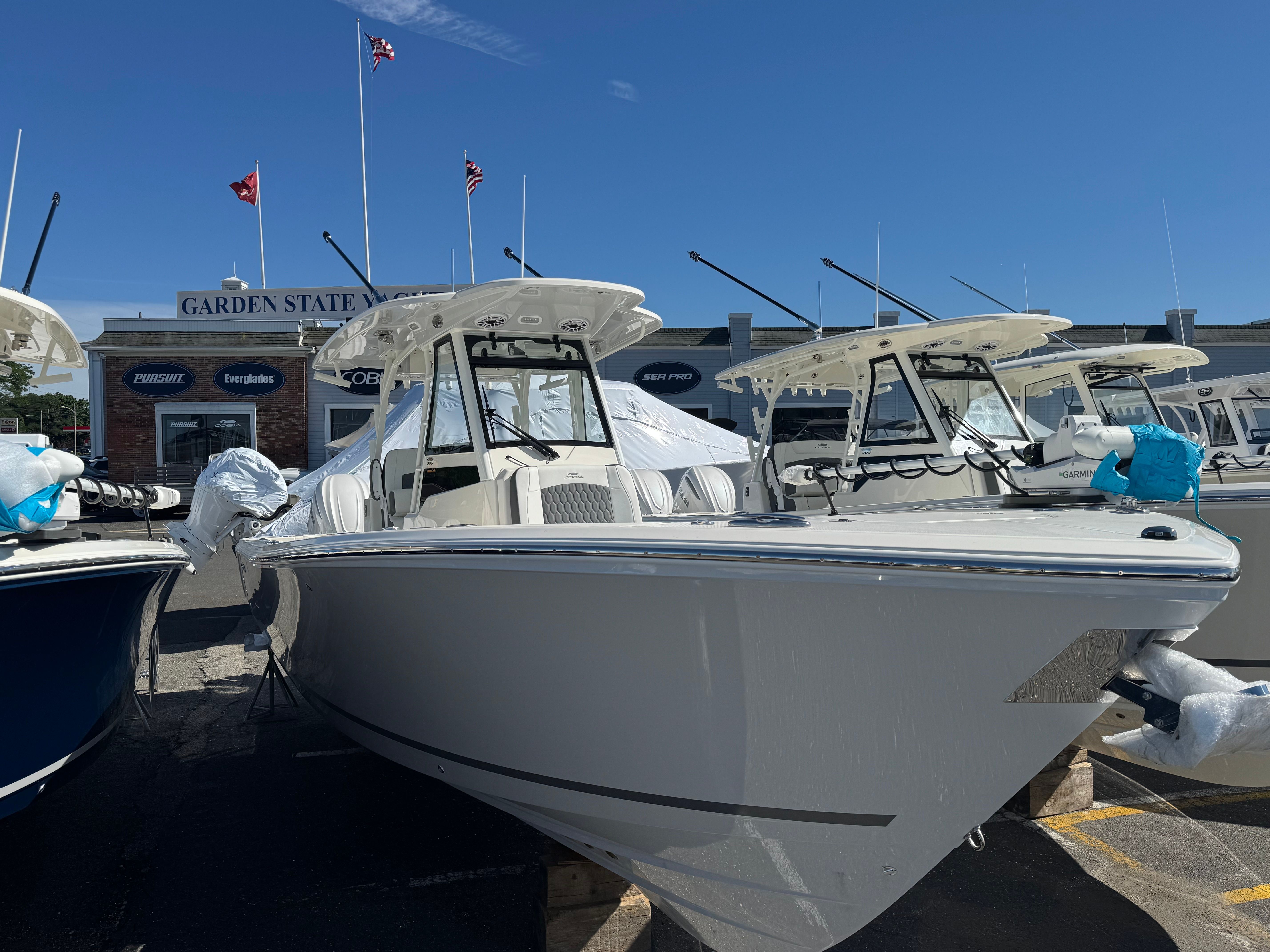2026 Cobia 305 Center Console