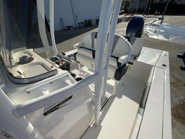 2024 Robalo 226 Cayman - 7