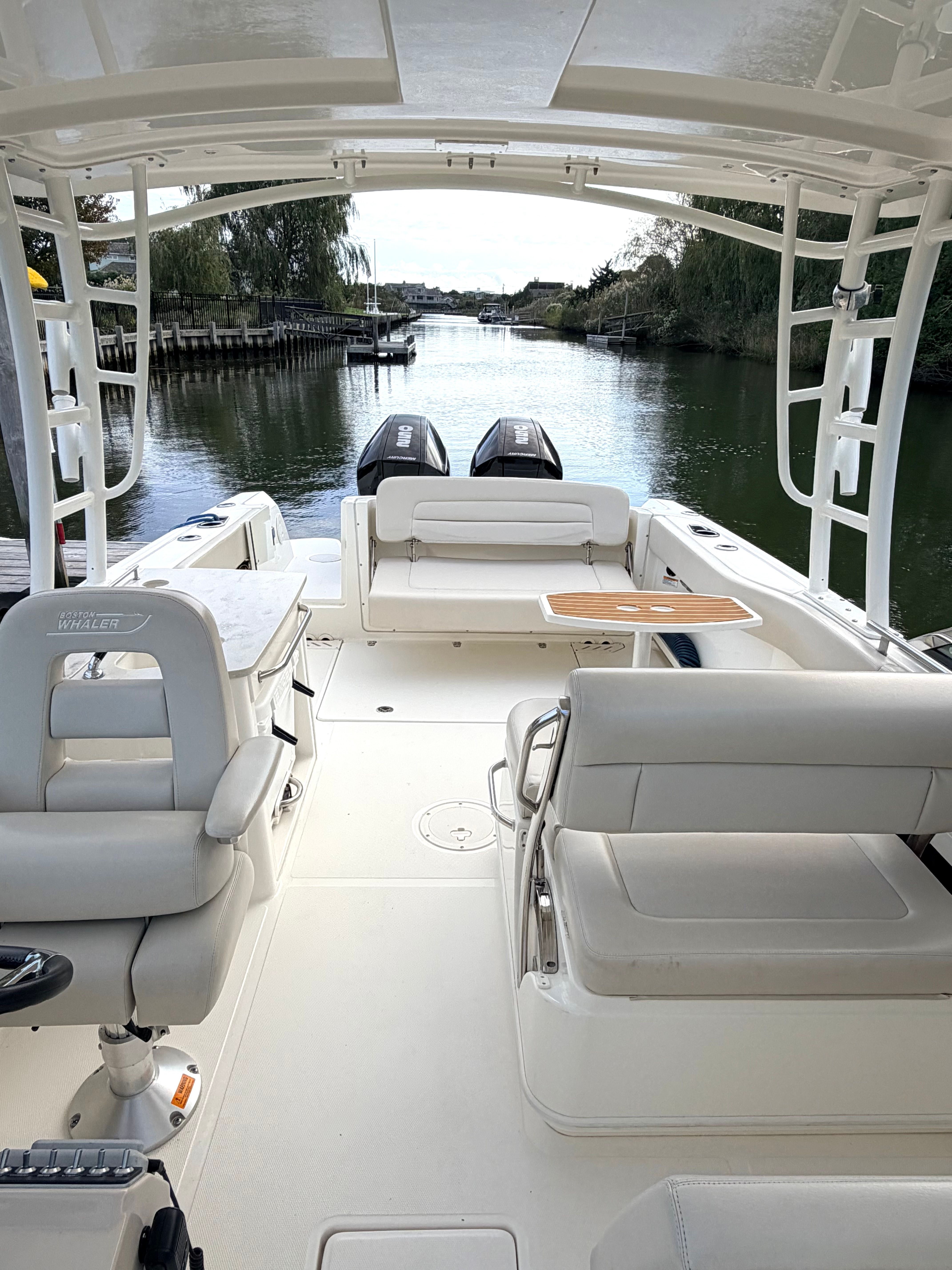 2019 Boston Whaler 270 Vantage - 14