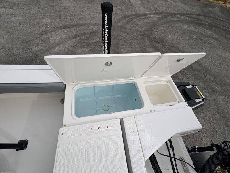 2025 Robalo 226 Cayman - 63