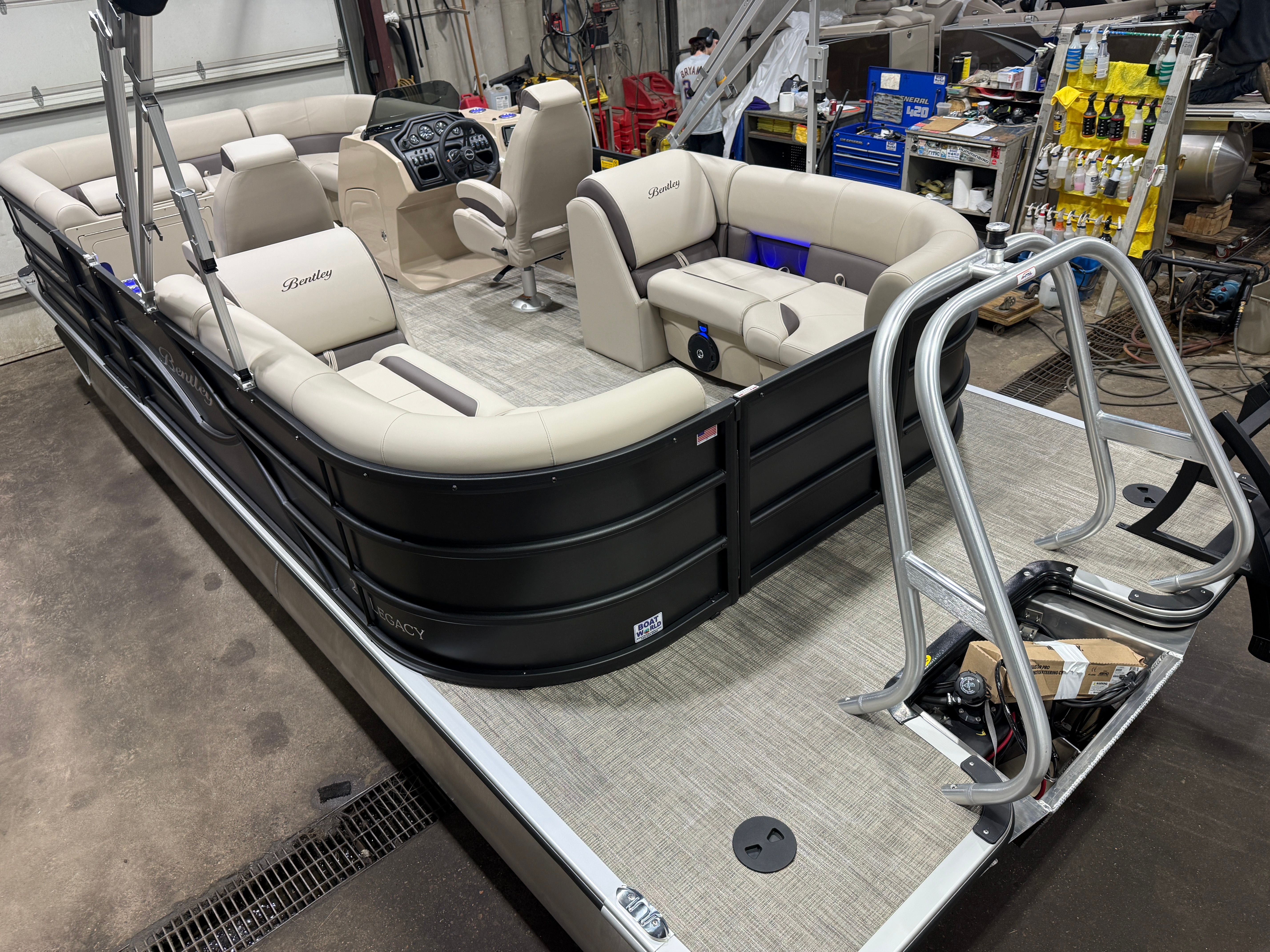 2026 Bentley Pontoons Legacy 223 Navigator Quad Lounge Tritoon & Honda 4-Stroke EFI - 51