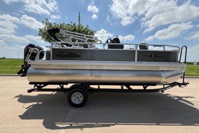 2026 Sun Tracker Bass Buggy 18 DLX