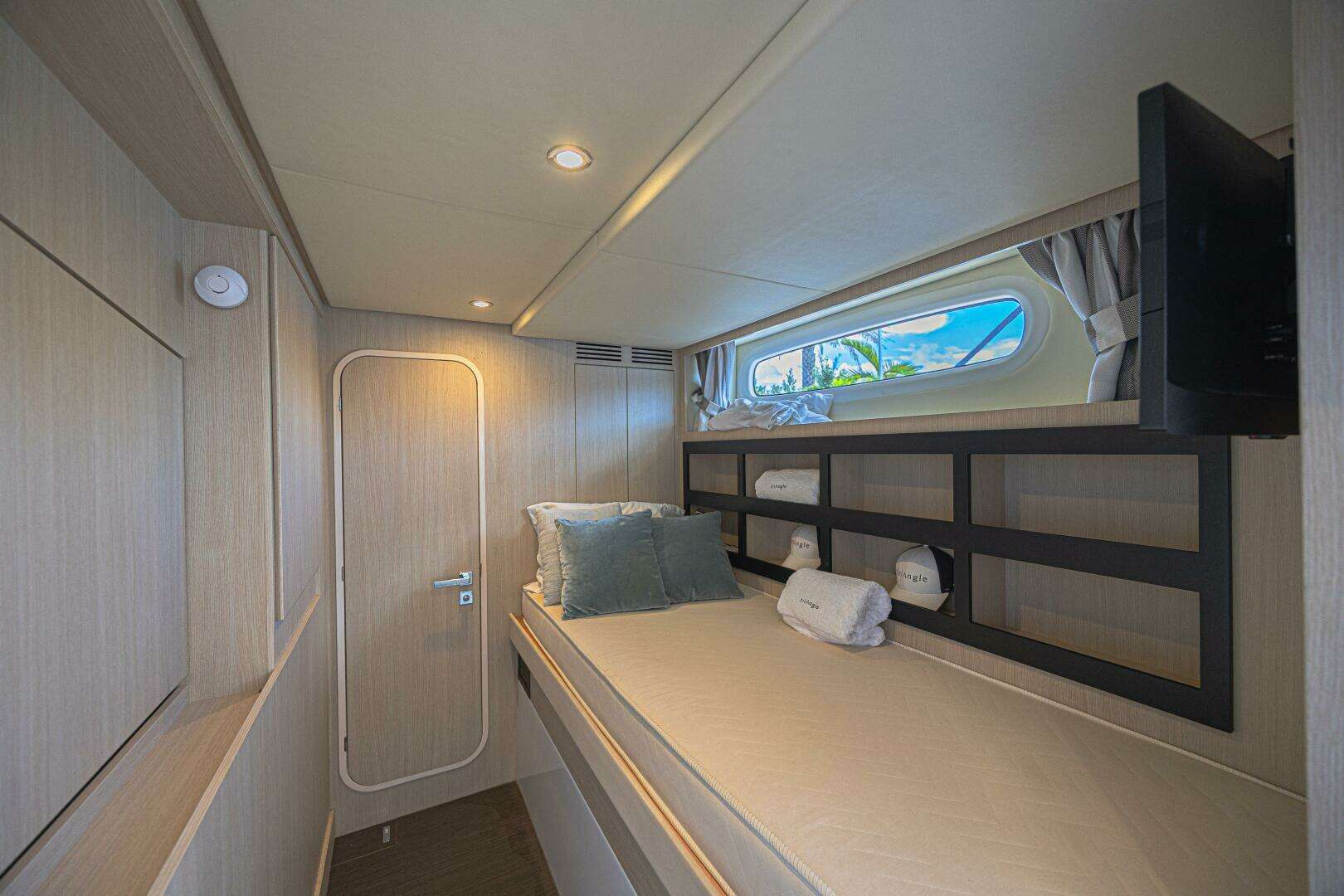 2022 Azimut Magellano 66 - Image 29