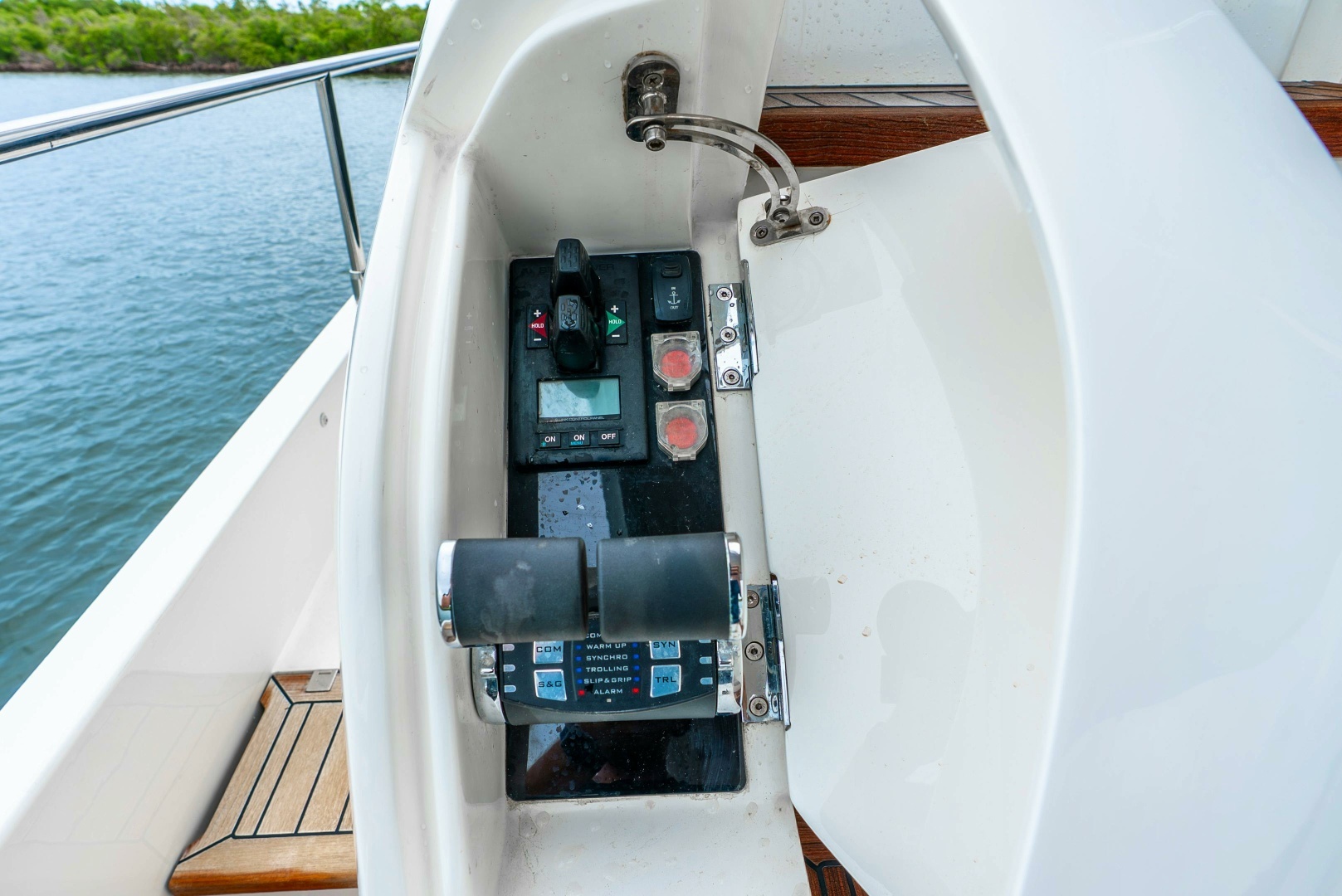 2018 Princess Yachts — - Image 27
