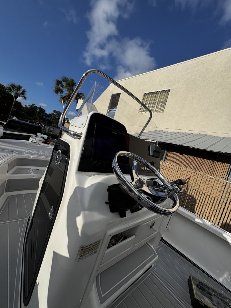2022 Tidewater 2110 Bay - Image 12