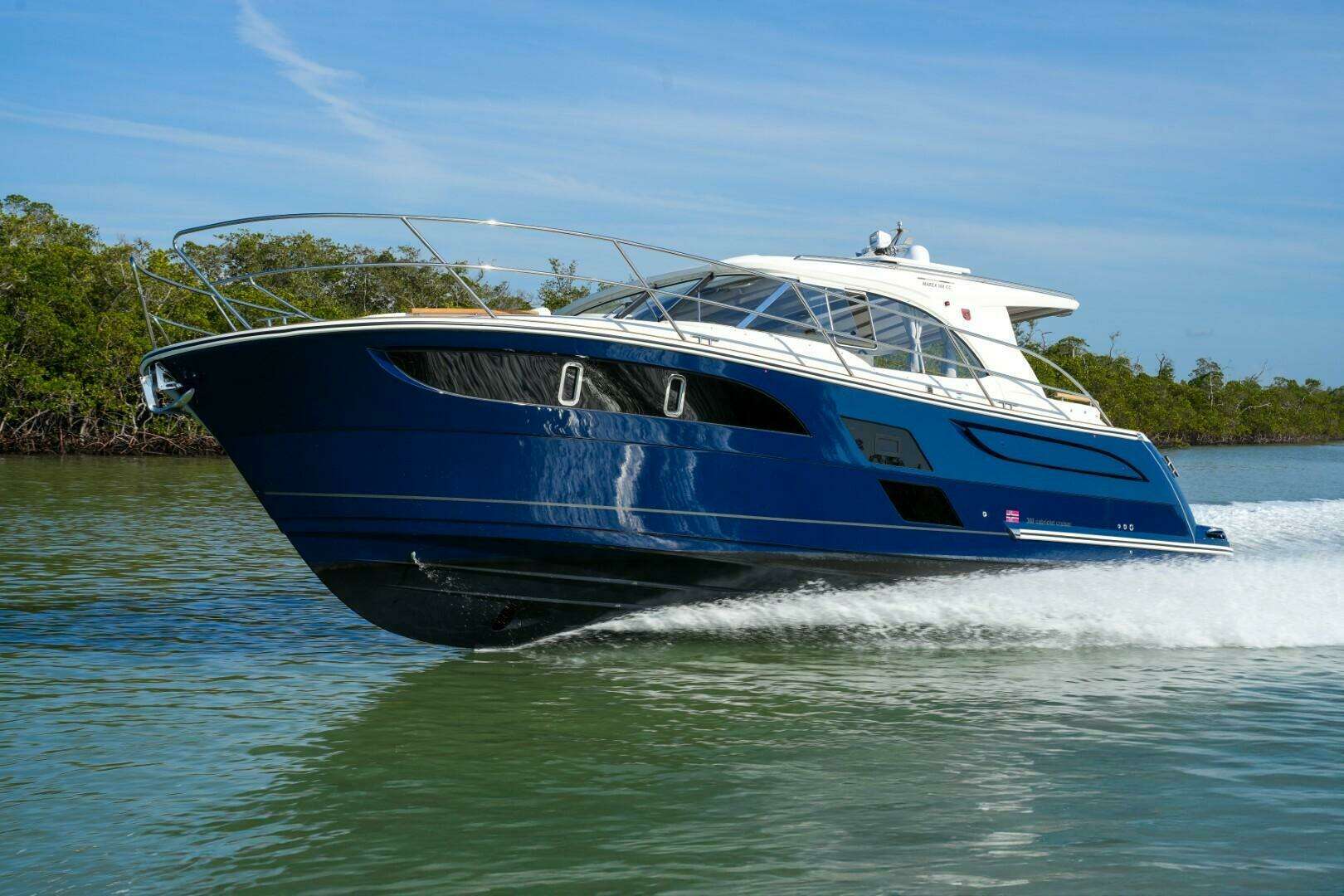 2026 Marex 360 Cabriolet Cruiser - Image 5