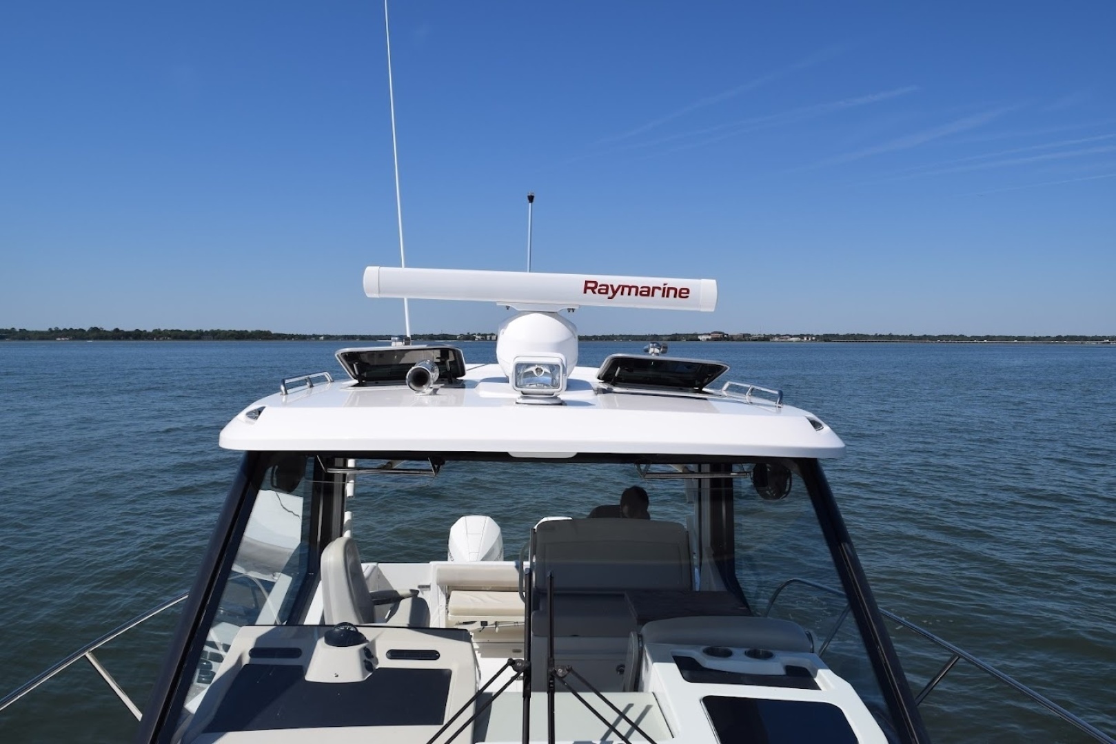 2021 Boston Whaler 325 Conquest - Image 22