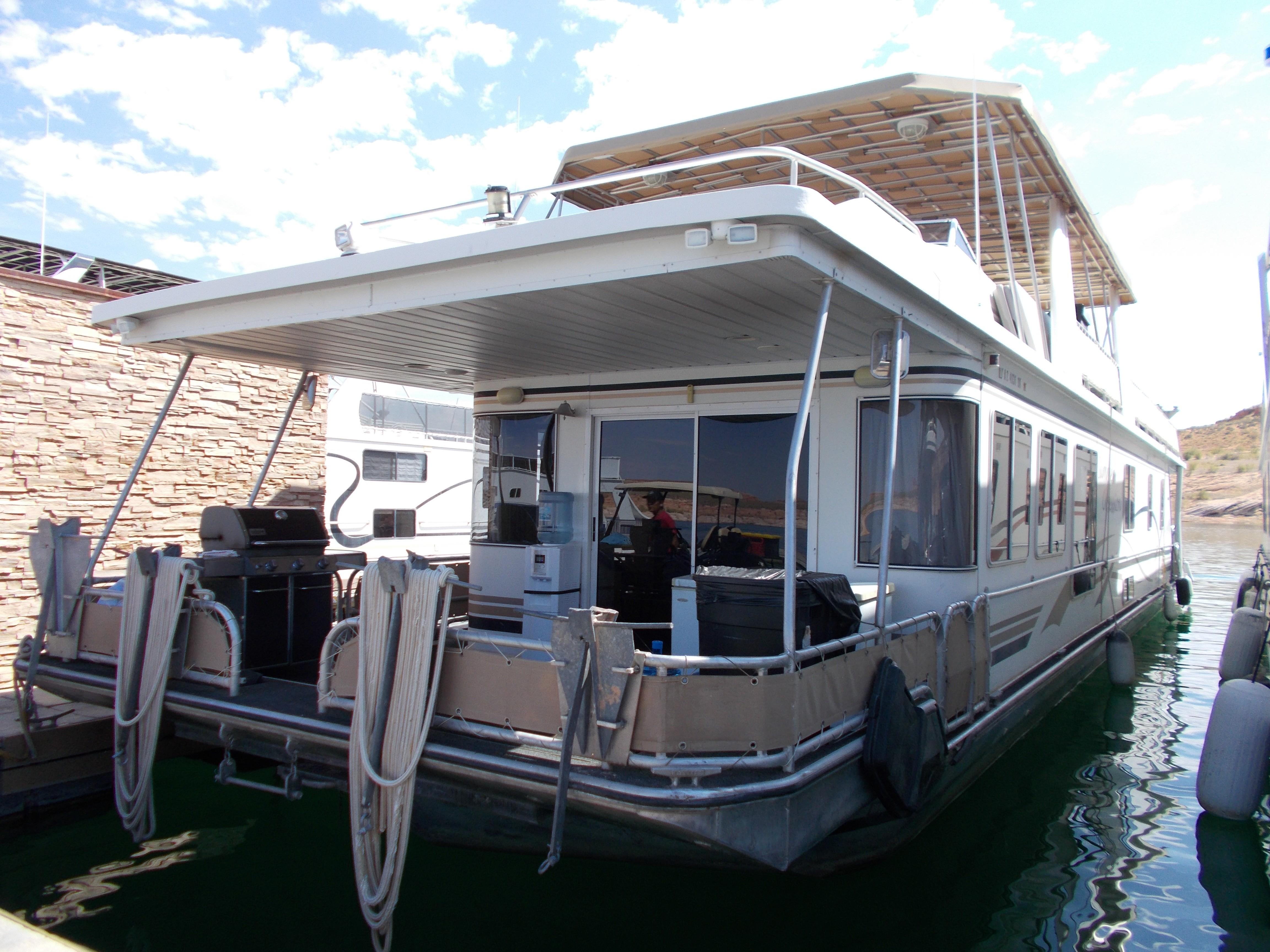 2005 Stardust Cruisers Summer Obsession houseboat docked on calm water.