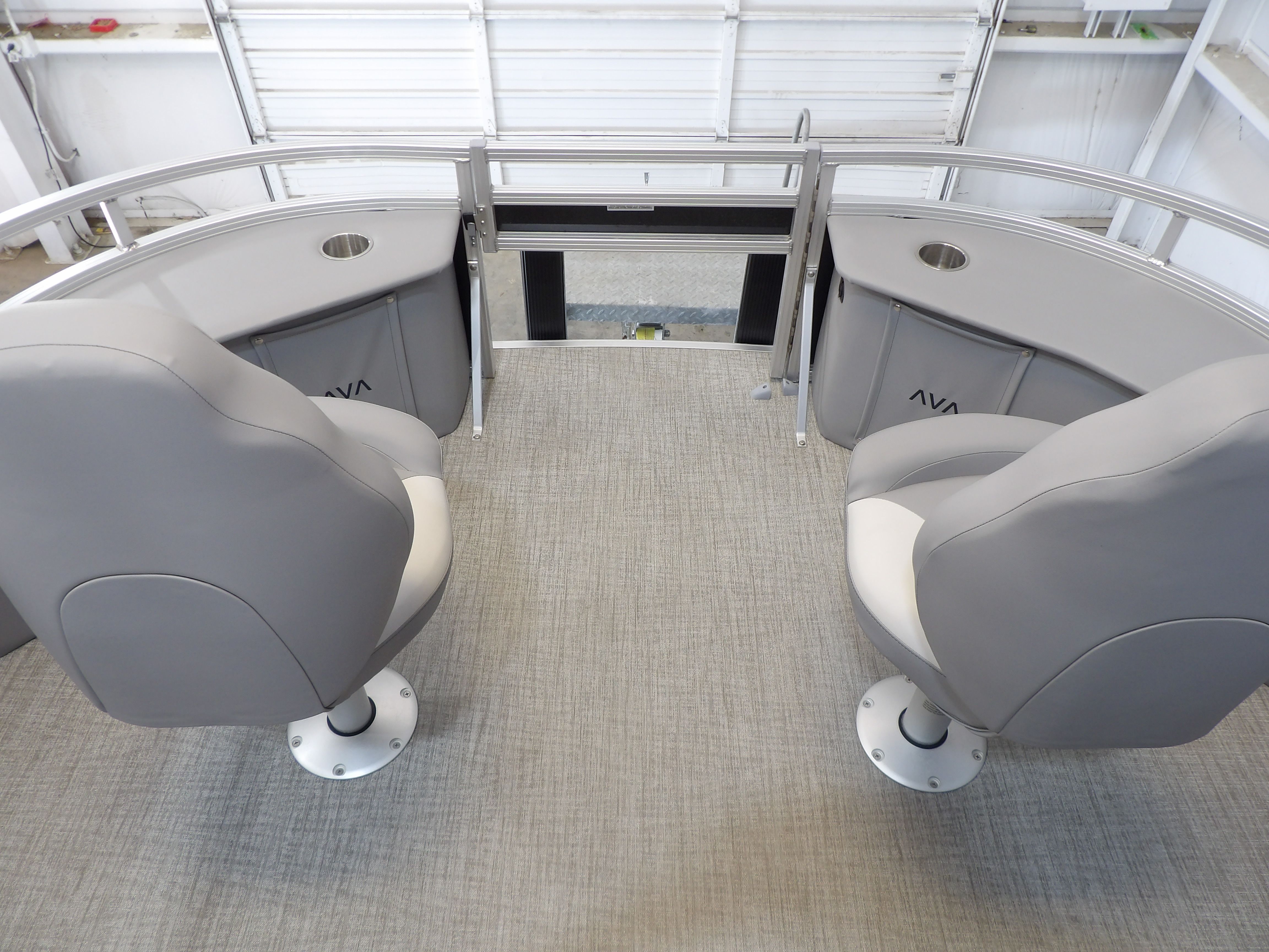 2026 Avalon Venture 85 Rear Fish - 21' - 5