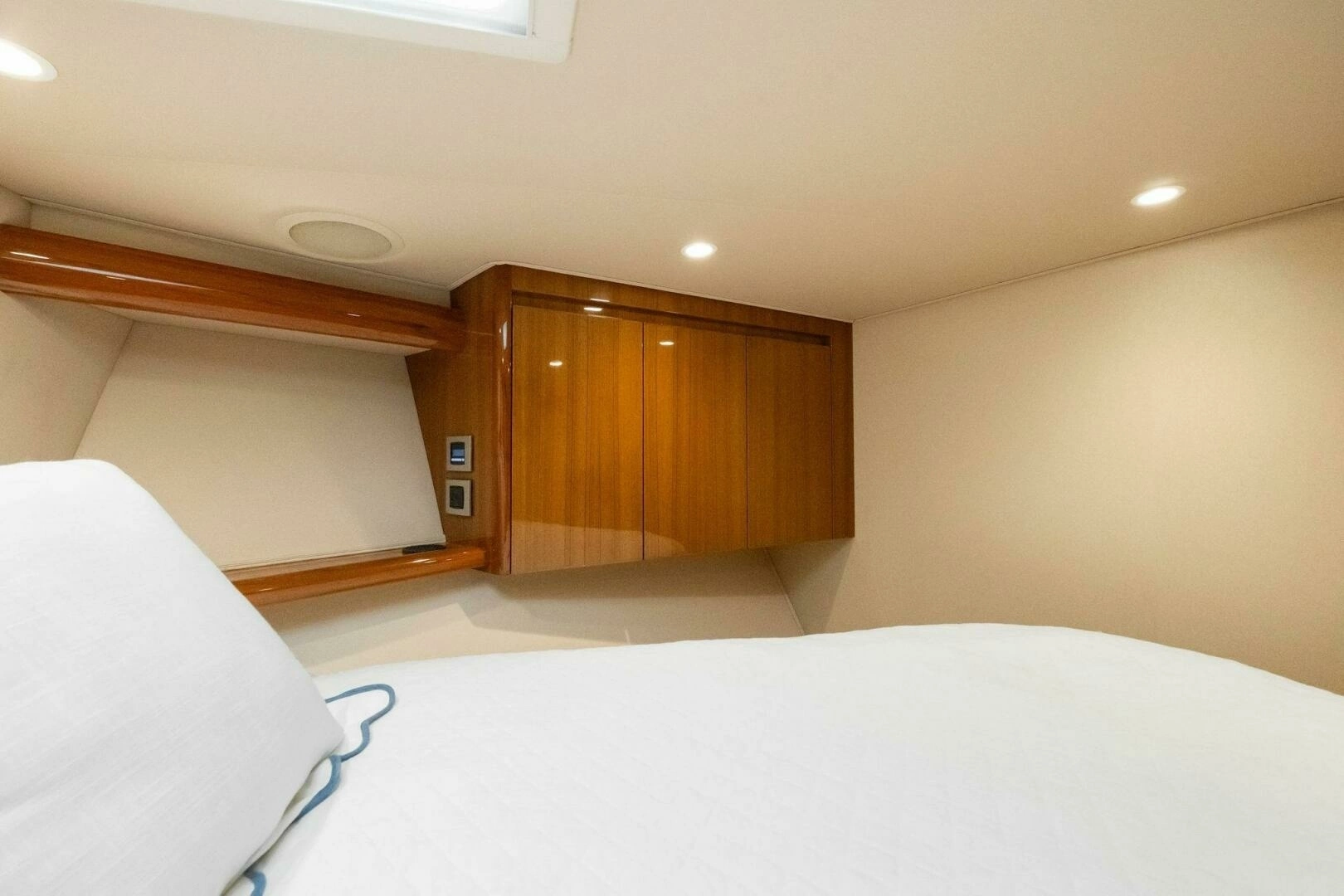 2015 Viking 52 OPEN - Image 51