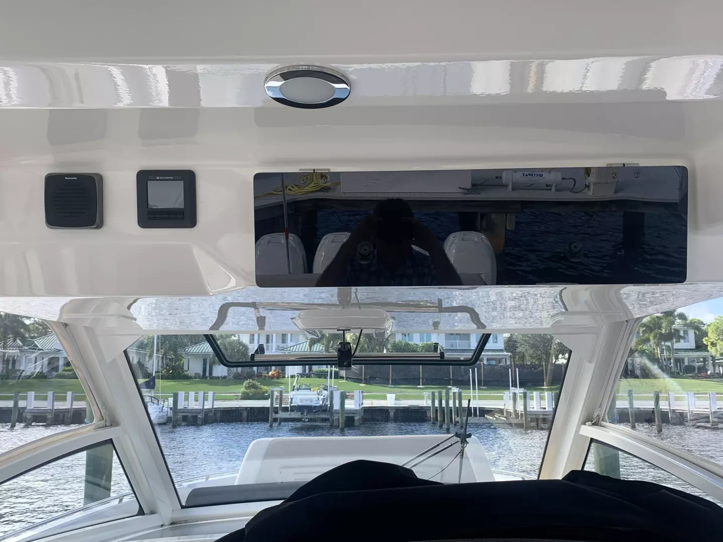 2017 Boston Whaler 420 Outrage - Image 10