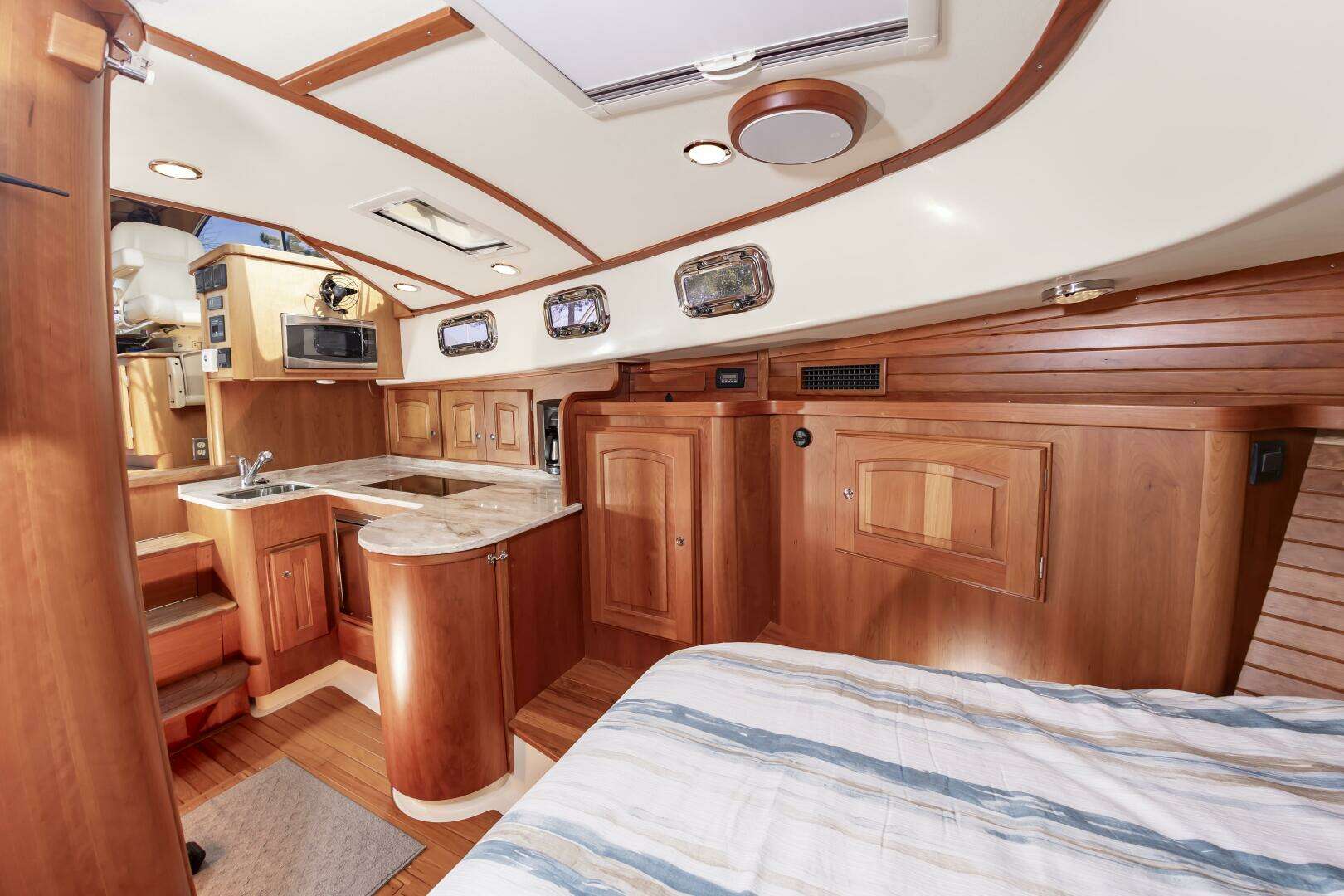 2018 Legacy 36 - Image 33