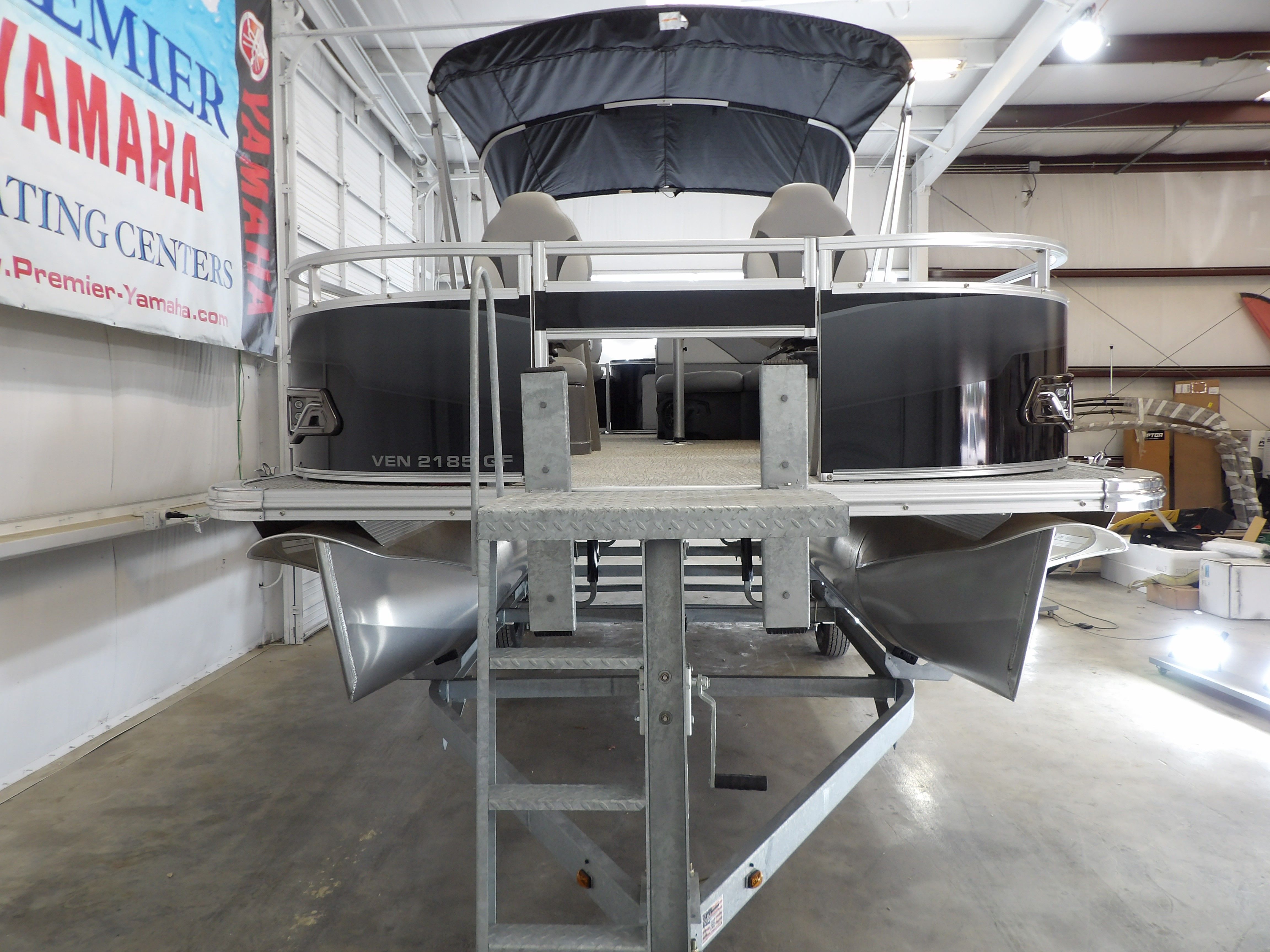 2026 Avalon Venture 85 Rear Fish - 21' - 13