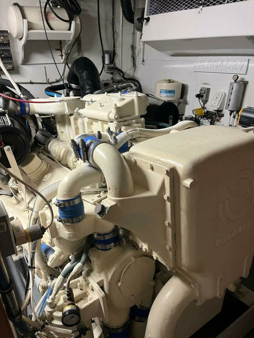 1986 Hatteras 70' Cockpit Motor Yacht - Image 7